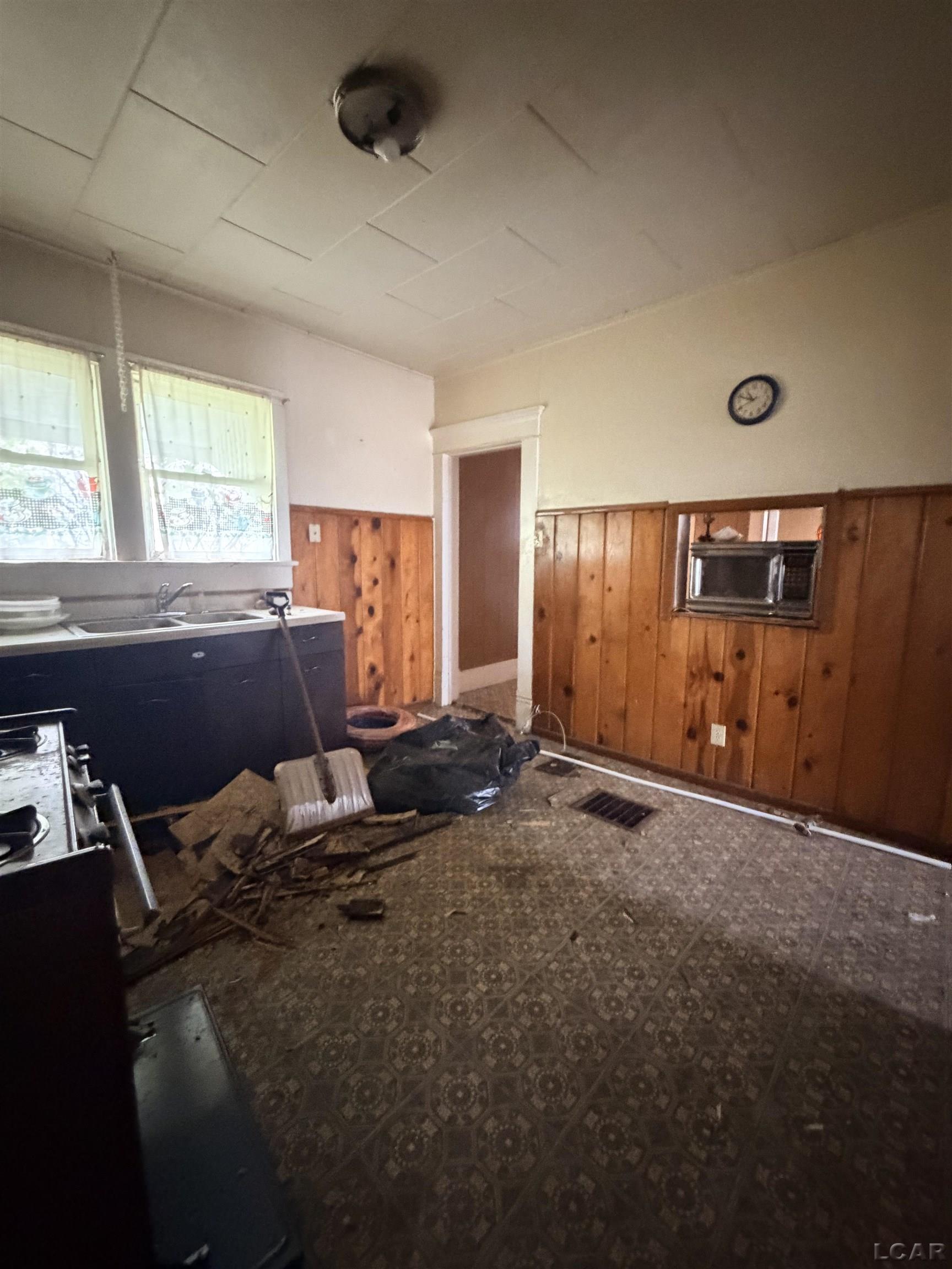 Photo 3 of Single family home for sale at 1108 Frank St, Adrian, MI 49221 | MLS# 56050223760 | Listing updated on 2026-10-05
