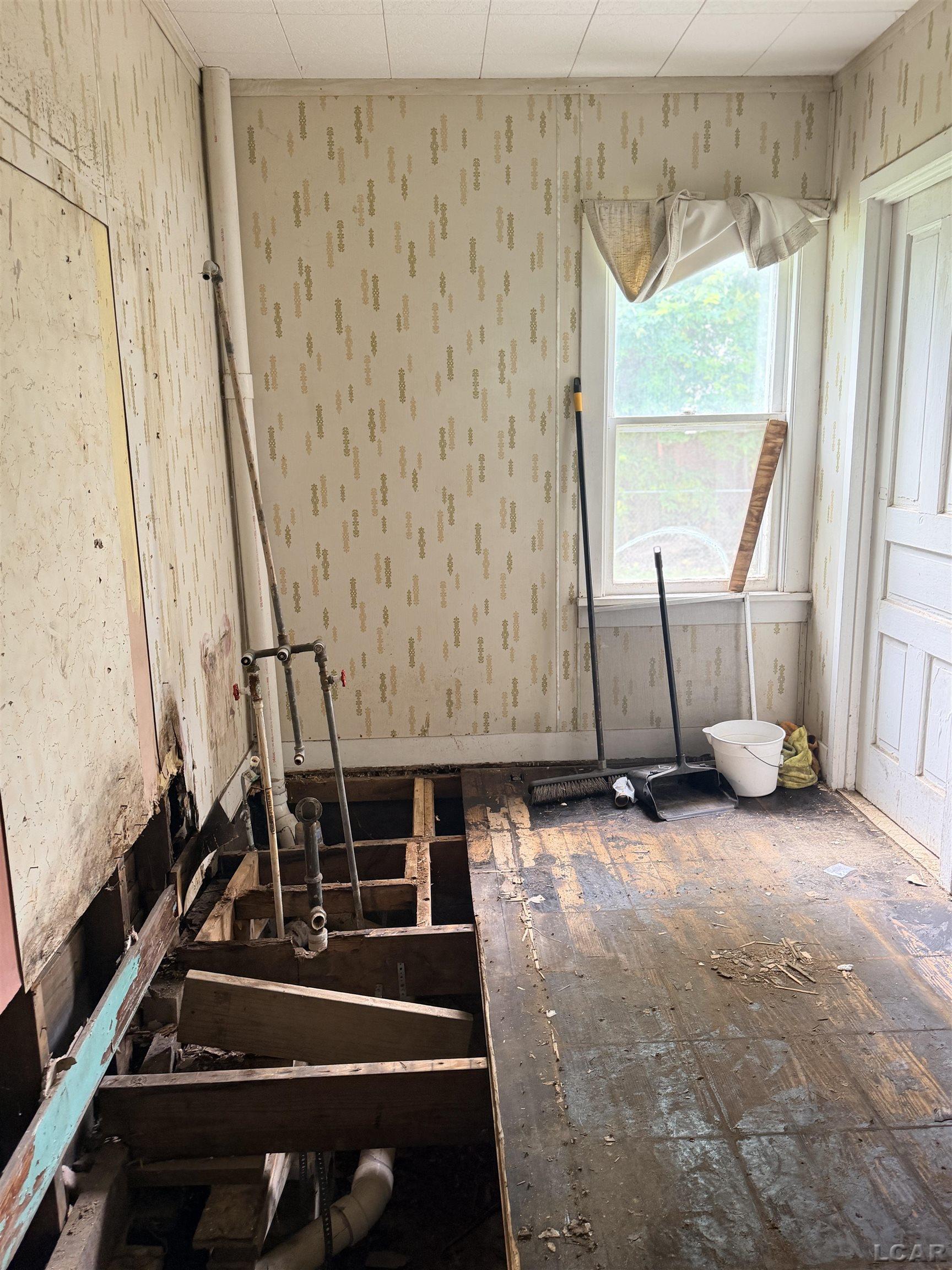 Photo 3 of Single family home for sale at 1108 Frank St, Adrian, MI 49221 | MLS# 56050223760 | Listing updated on 2026-10-05
