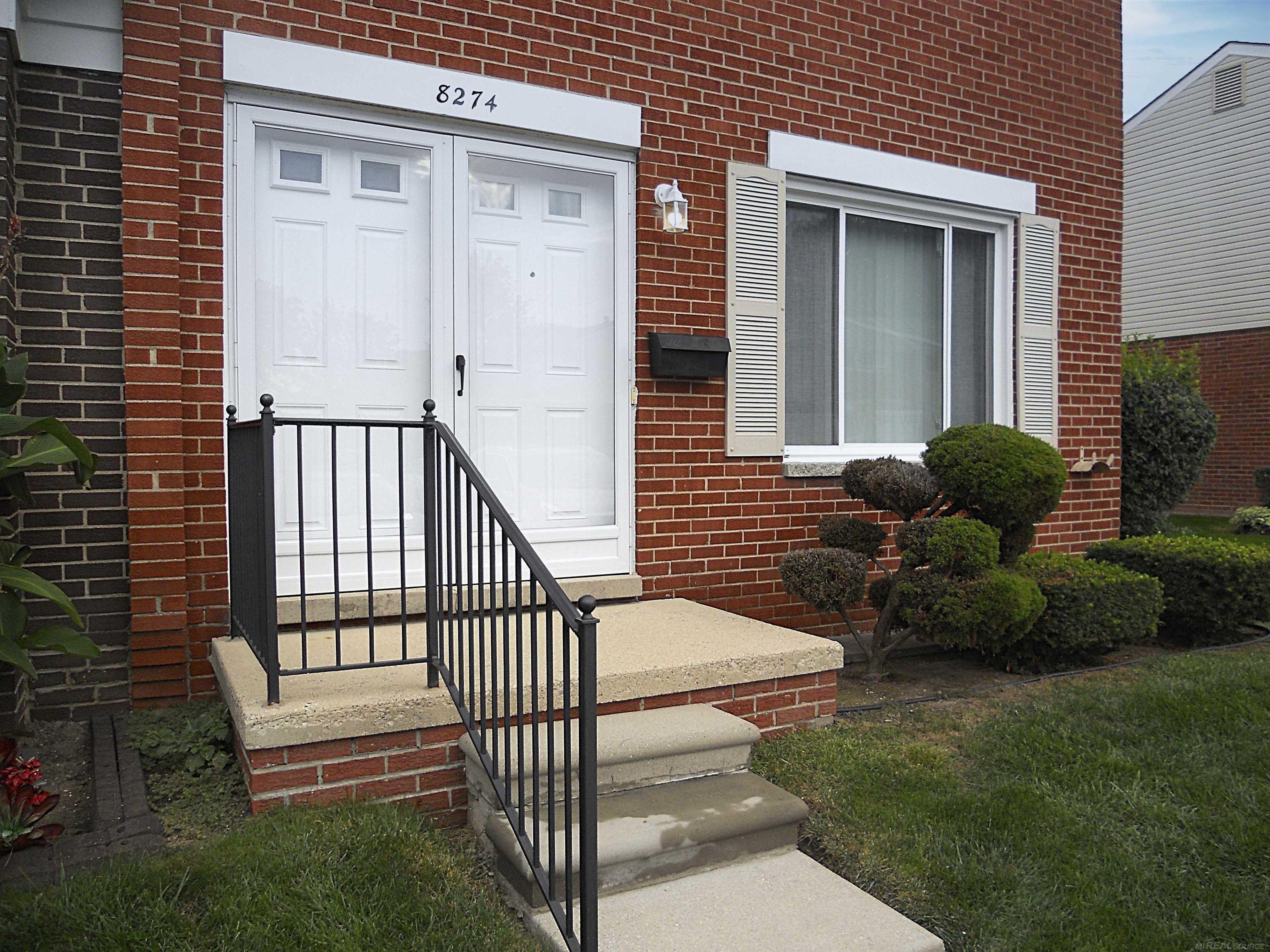 Photo 3 of House for sale at 8274 Farnum Cir, Warren, MI 48093 | MLS# 58050223762 | Listing updated on 2026-10-05