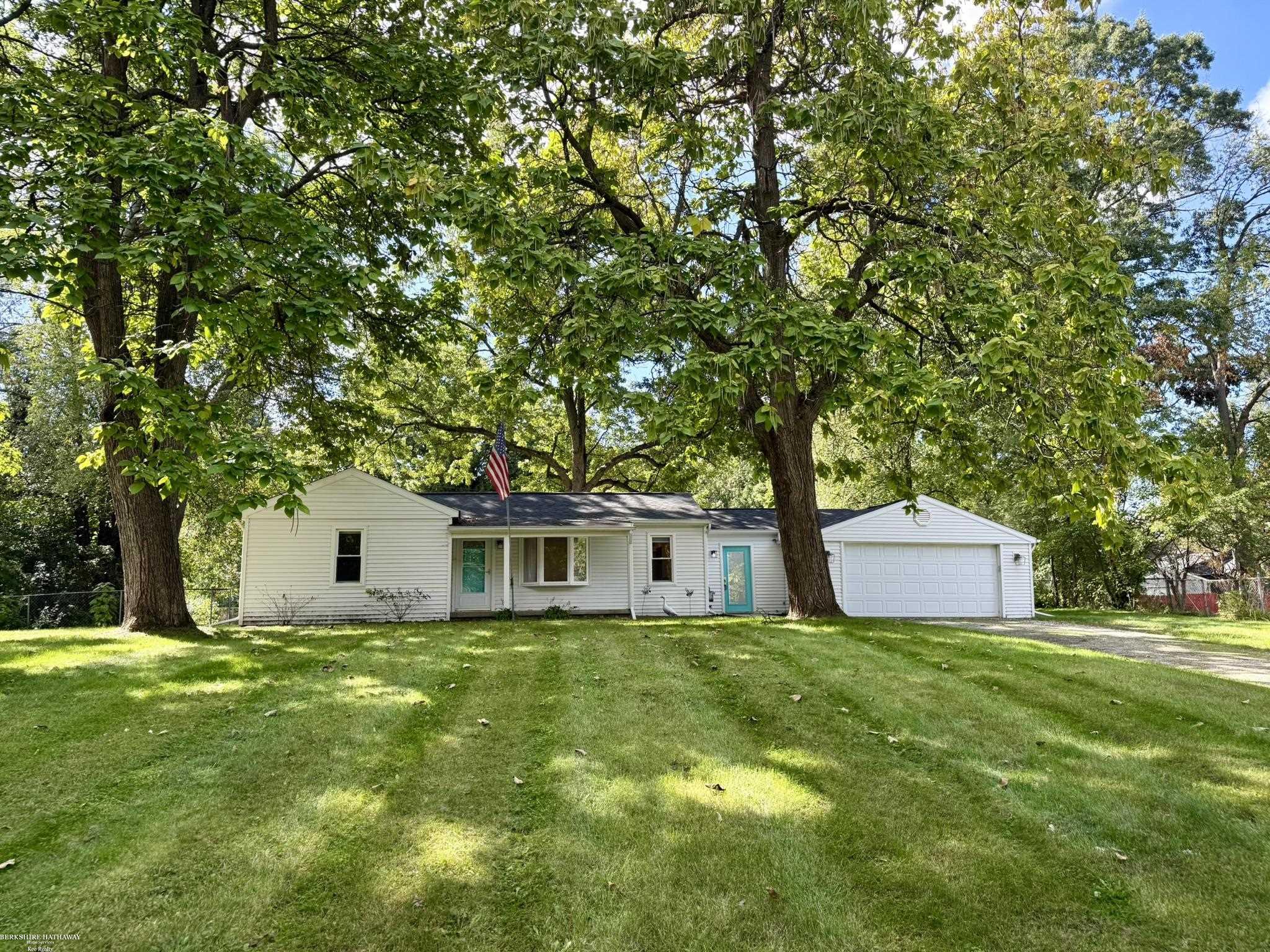 Single family home for sale at 620 S Briarvale Dr, Auburn Hills, MI 48326 | MLS# 58050223763
