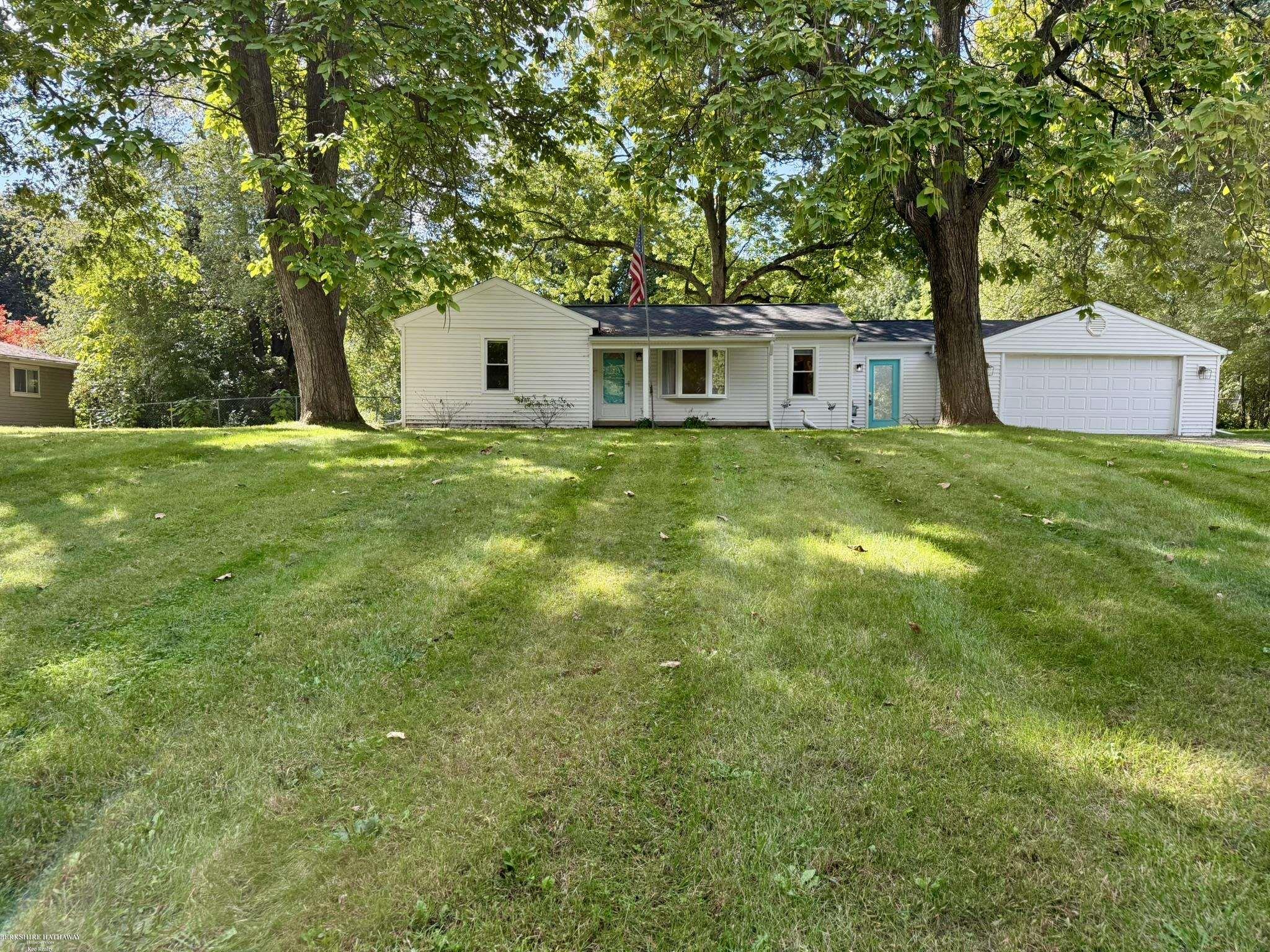 Photo 1 of Single family home for sale at 620 S Briarvale Dr, Auburn Hills, MI 48326 | MLS# 58050223763 | Listing updated on 2026-10-05