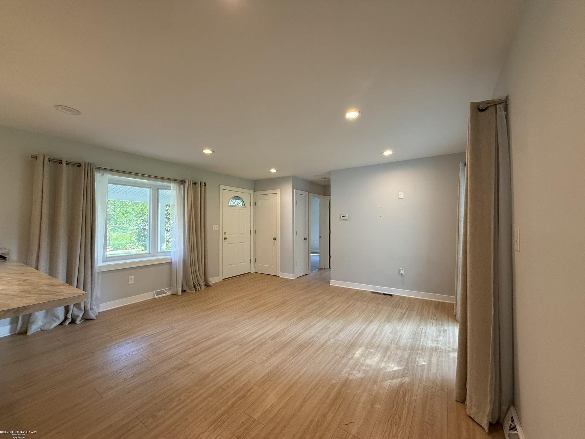 Photo 2 of Single family home for sale at 620 S Briarvale Dr, Auburn Hills, MI 48326 | MLS# 58050223763 | Listing updated on 2026-10-05