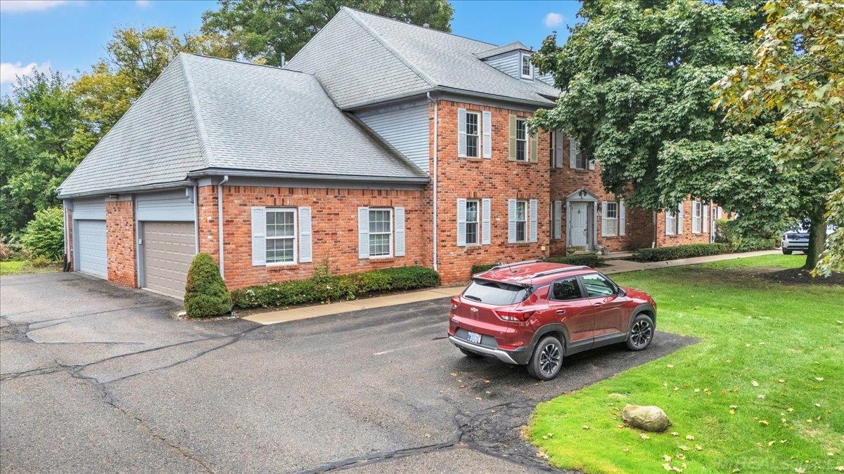 Photo 2 of Condo for sale at 1625 Huntington Park, Rochester Hills, MI 48309 | MLS# 58050223768 | Listing updated on 2026-10-05