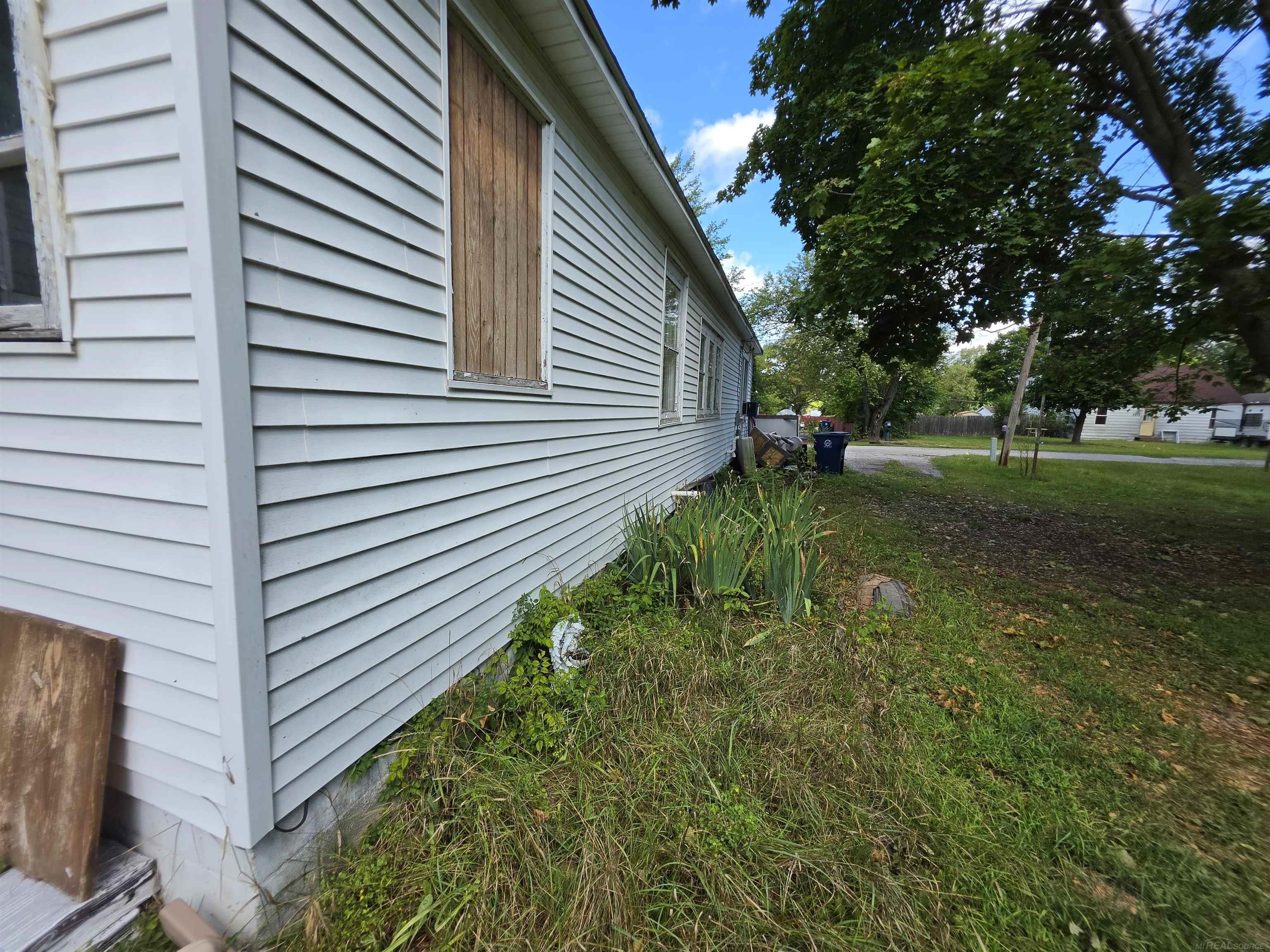 Photo 3 of Single family home for sale at 4237 Wood St, Saginaw, MI 48638 | MLS# 58050223772 | Listing updated on 2026-10-03