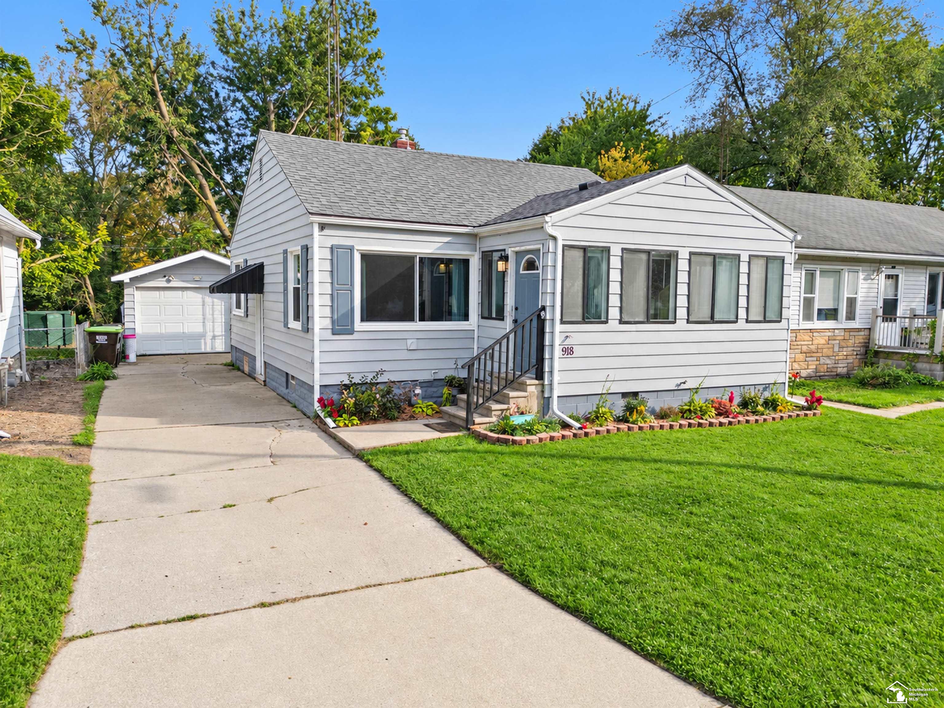 Photo 1 of Single family home for sale at 918 Harbor Ave, Monroe, MI 48162 | MLS# 57050223783 | Listing updated on 2026-10-05
