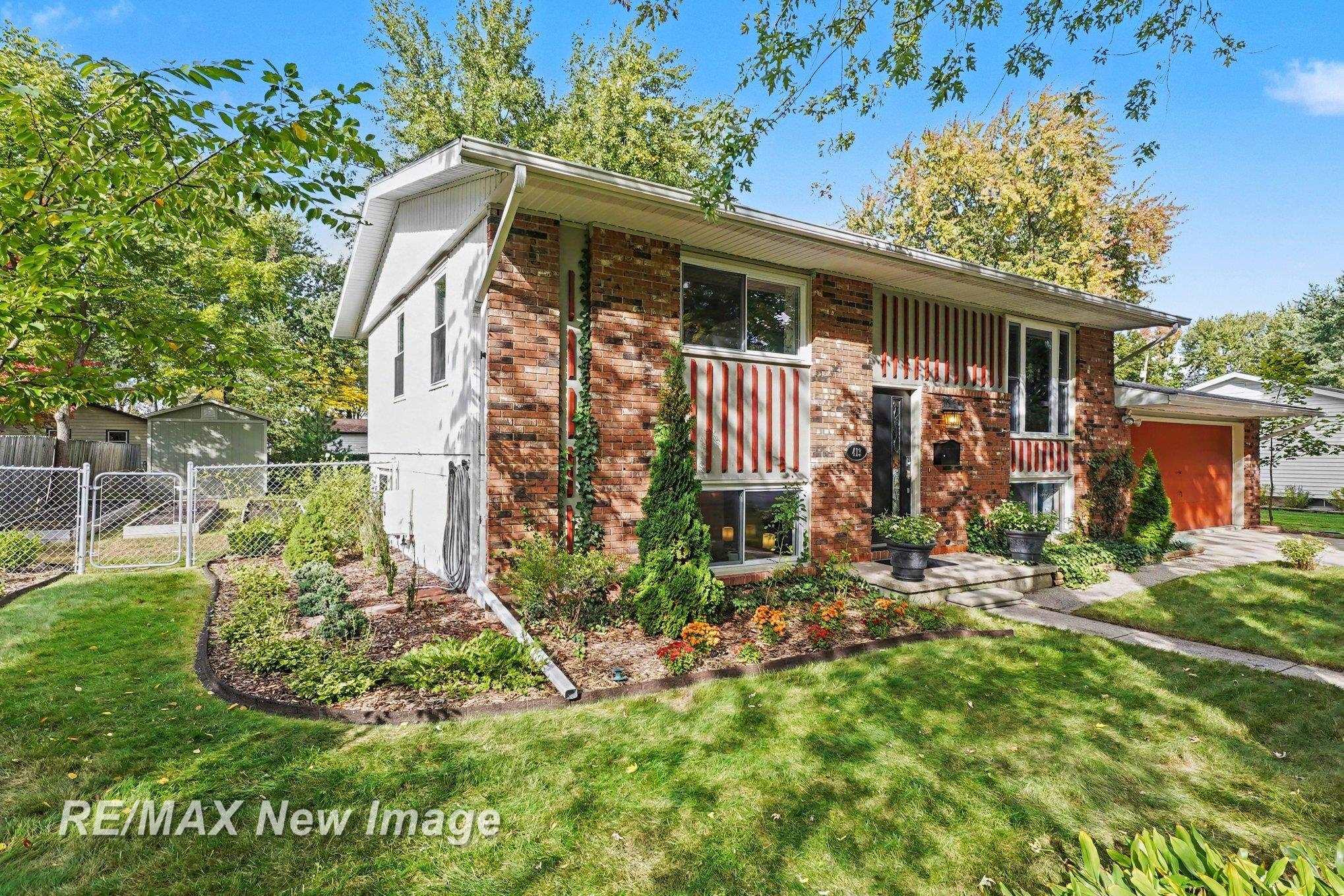 Photo 2 of Single family home for sale at 413 Hollybrook Dr, Midland, MI 48642 | MLS# 61050223786 | Listing updated on 2026-10-07
