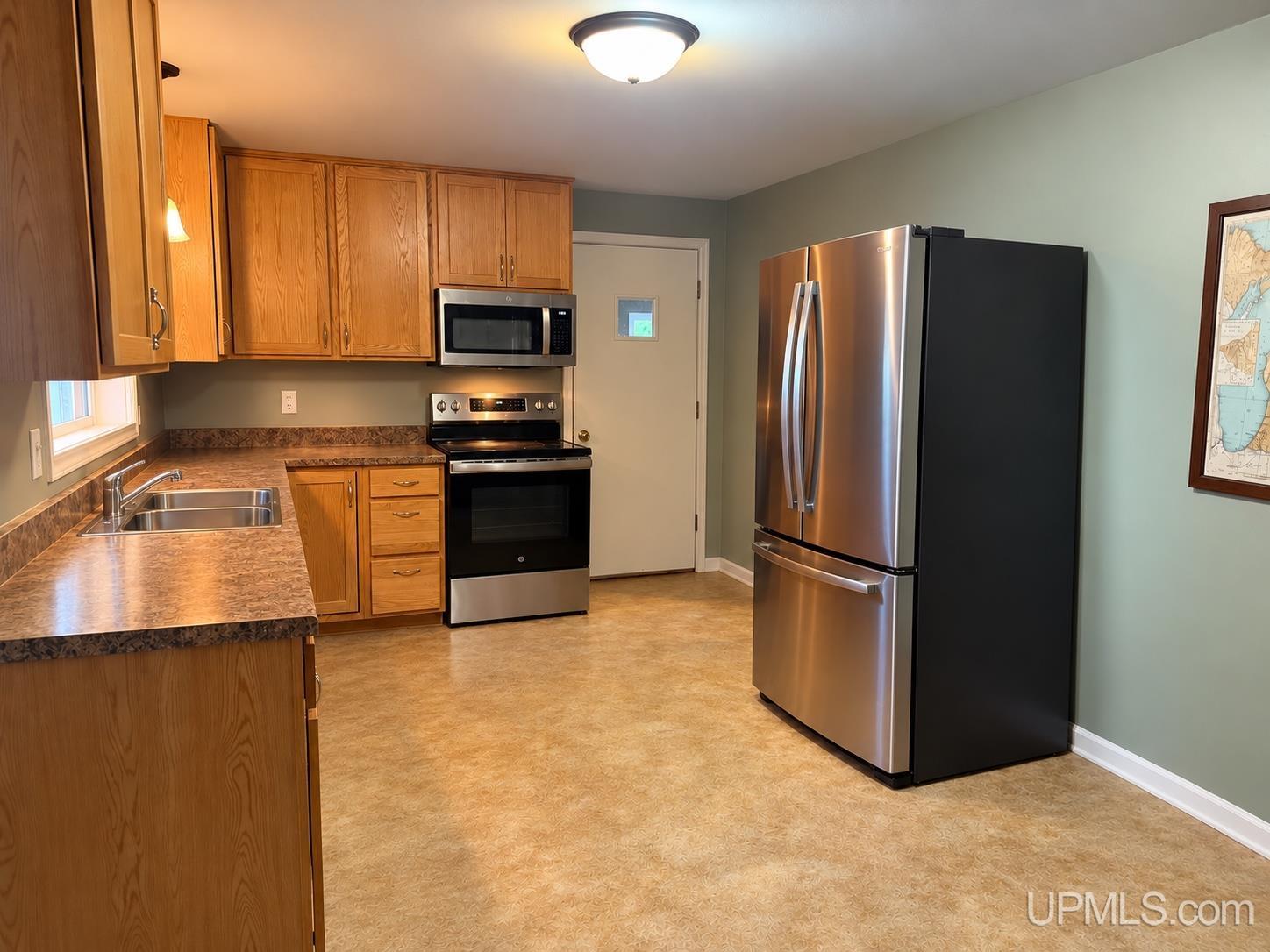 Photo 2 of Single family home for sale at 907 Sherman St, Marquette, MI 49855 | MLS# 50223797 | Listing updated on 2026-10-06