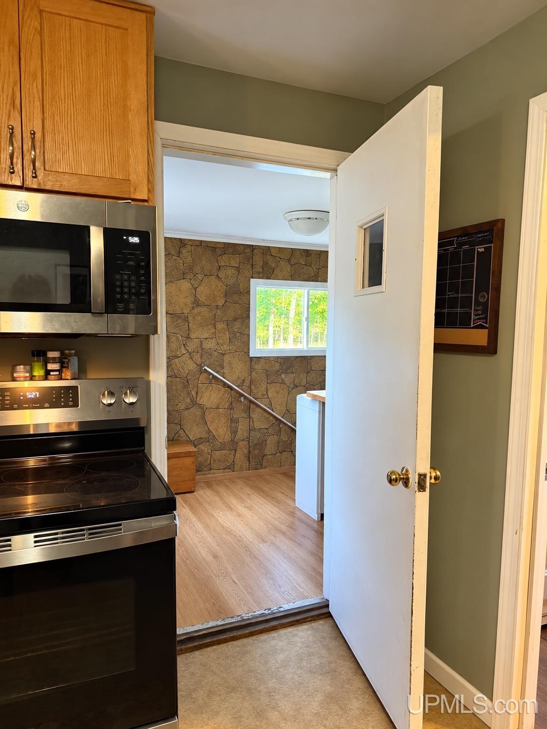 Photo 3 of Single family home for sale at 907 Sherman St, Marquette, MI 49855 | MLS# 50223797 | Listing updated on 2026-10-06