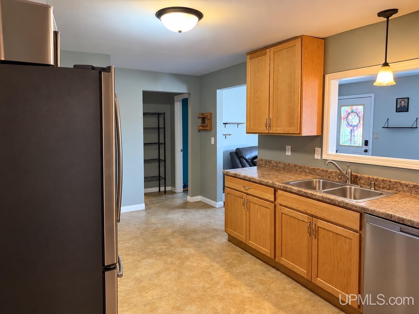 Photo 3 of Single family home for sale at 907 Sherman St, Marquette, MI 49855 | MLS# 50223797 | Listing updated on 2026-10-06