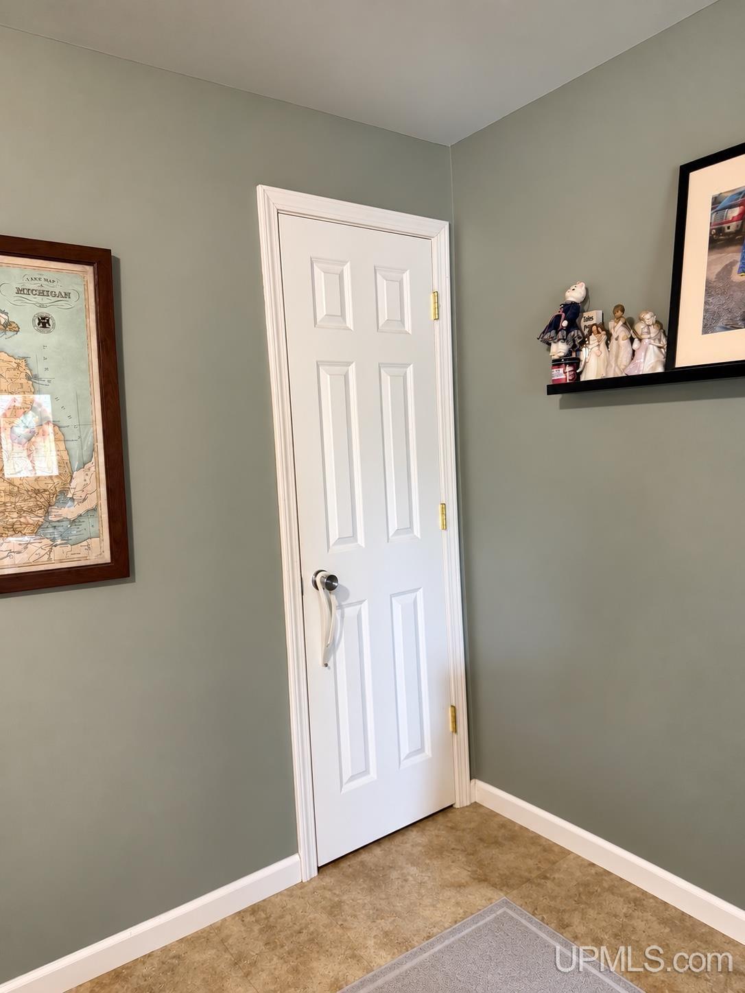 Photo 4 of Single family home for sale at 907 Sherman St, Marquette, MI 49855 | MLS# 50223797 | Listing updated on 2026-10-06