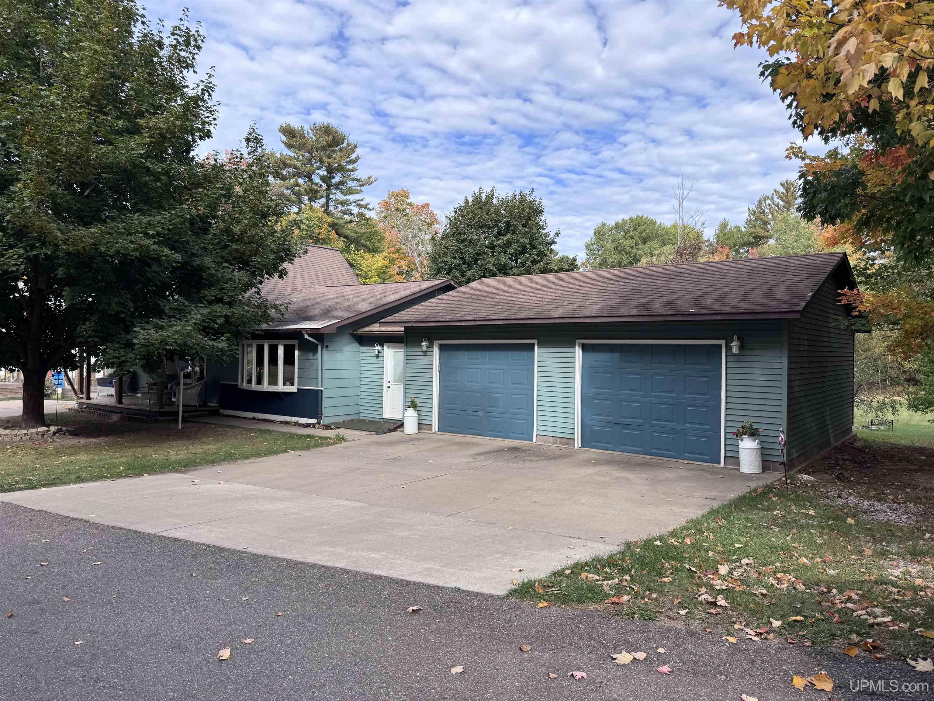 Photo 2 of Single family home for sale at 1952 Norwood St, Marquette, MI 49855 | MLS# 50223799 | Listing updated on 2026-10-04