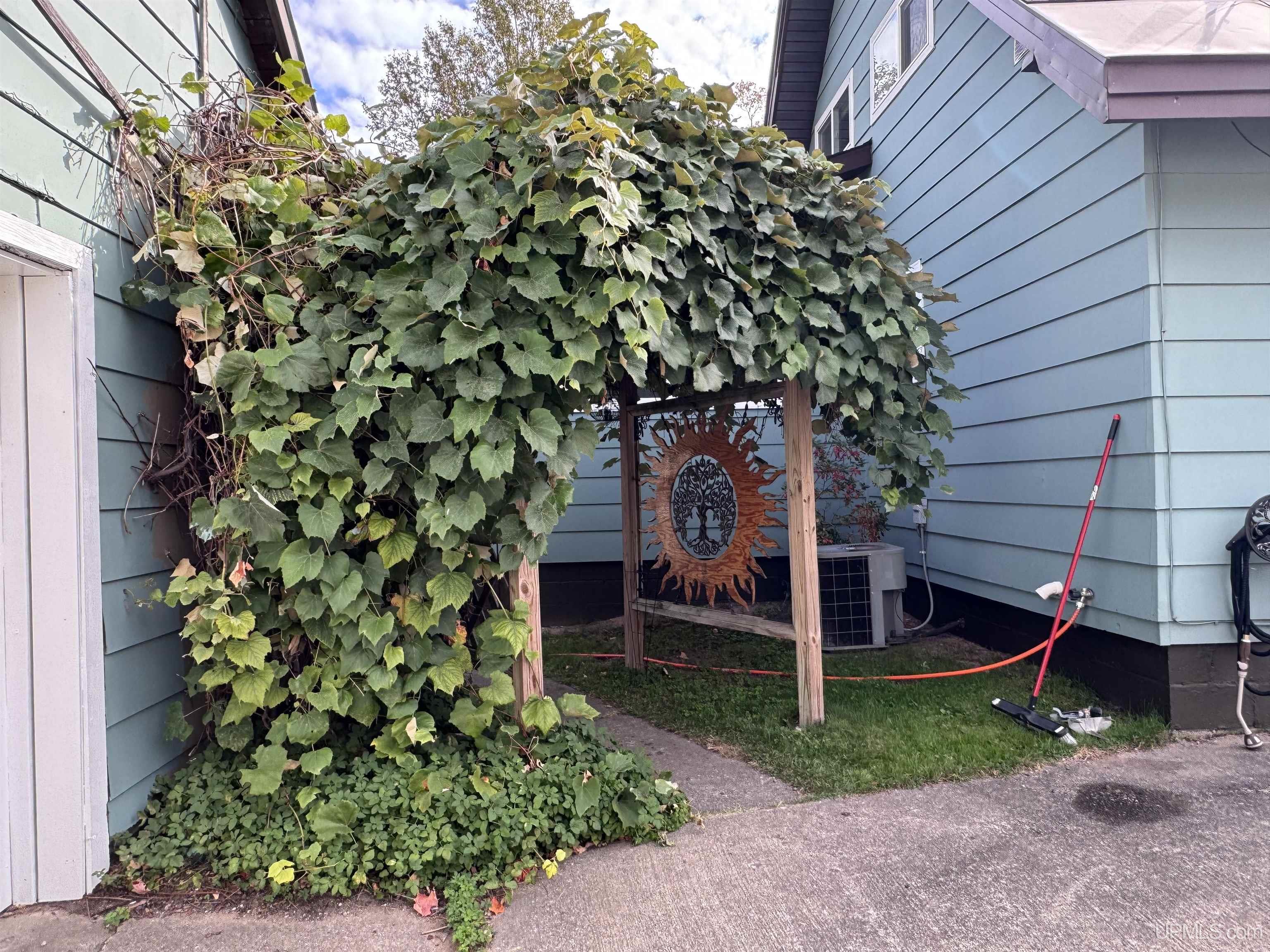 Photo 3 of Single family home for sale at 1952 Norwood St, Marquette, MI 49855 | MLS# 50223799 | Listing updated on 2026-10-04