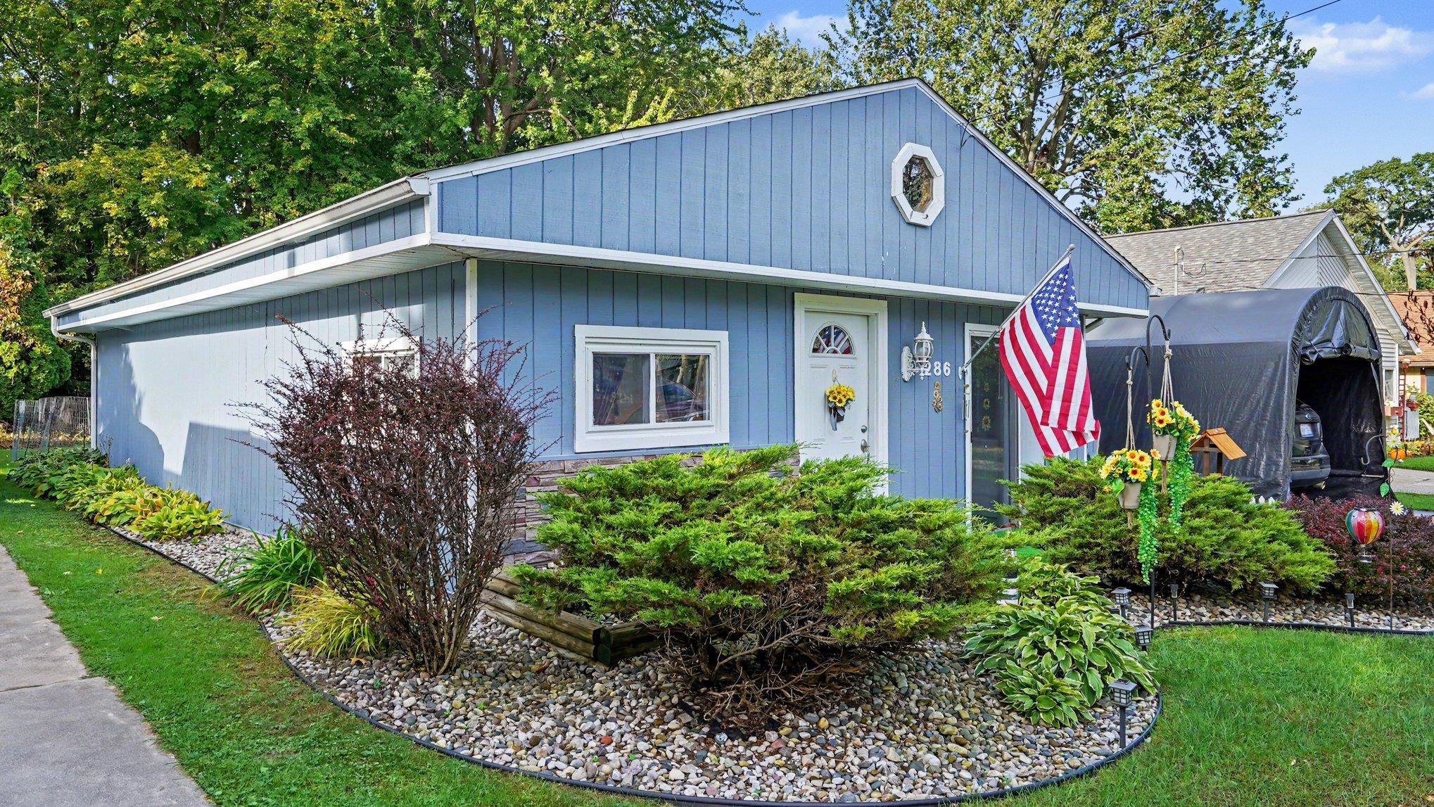 Photo 2 of Single family home for sale at 286 Lagoon Beach Dr, Bay City, MI 48706 | MLS# 5050223804 | Listing updated on 2026-10-05