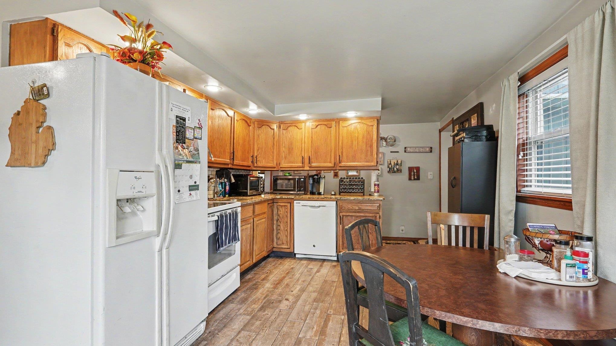 Photo 4 of Single family home for sale at 286 Lagoon Beach Dr, Bay City, MI 48706 | MLS# 5050223804 | Listing updated on 2026-10-05