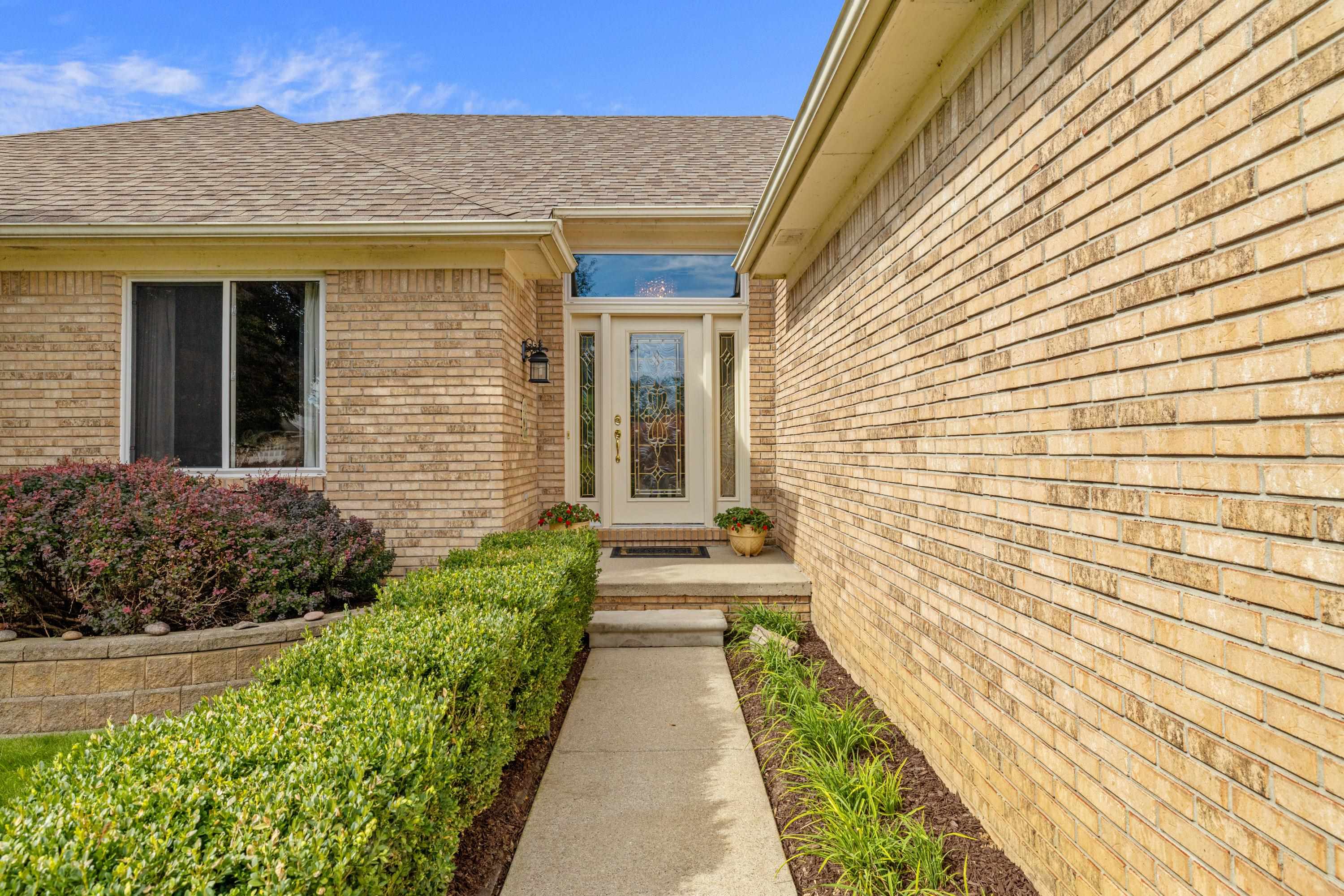 Photo 2 of Single family home for sale at 39265 Canterbury Dr, Harrison Township, MI 48045 | MLS# 58050223807 | Listing updated on 2026-10-07