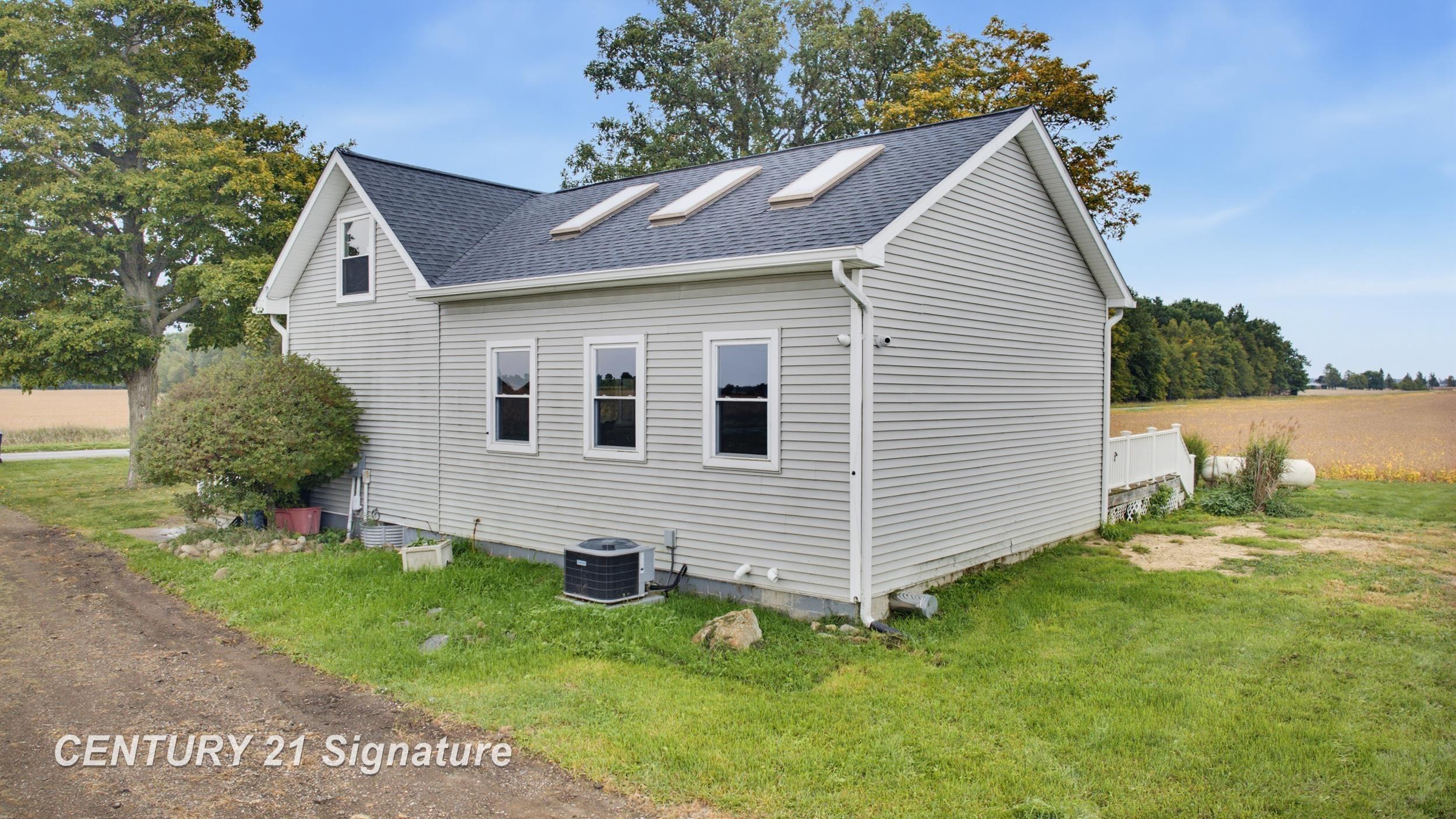 Photo 4 of Single family home for sale at 19422 Stuart Rd, Chesaning, MI 48616 | MLS# 61050223811 | Listing updated on 2026-10-04