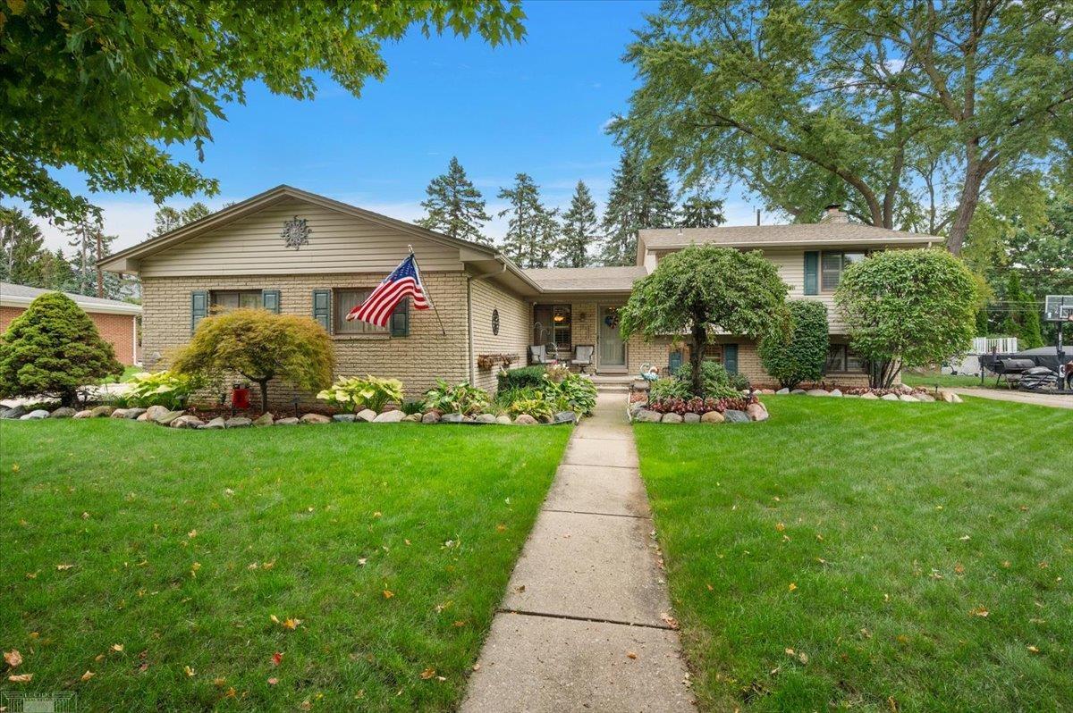 Photo 4 of Single family home for sale at 35772 Hilton Dr, Clinton Township, MI 48035 | MLS# 58050223812 | Listing updated on 2026-10-05
