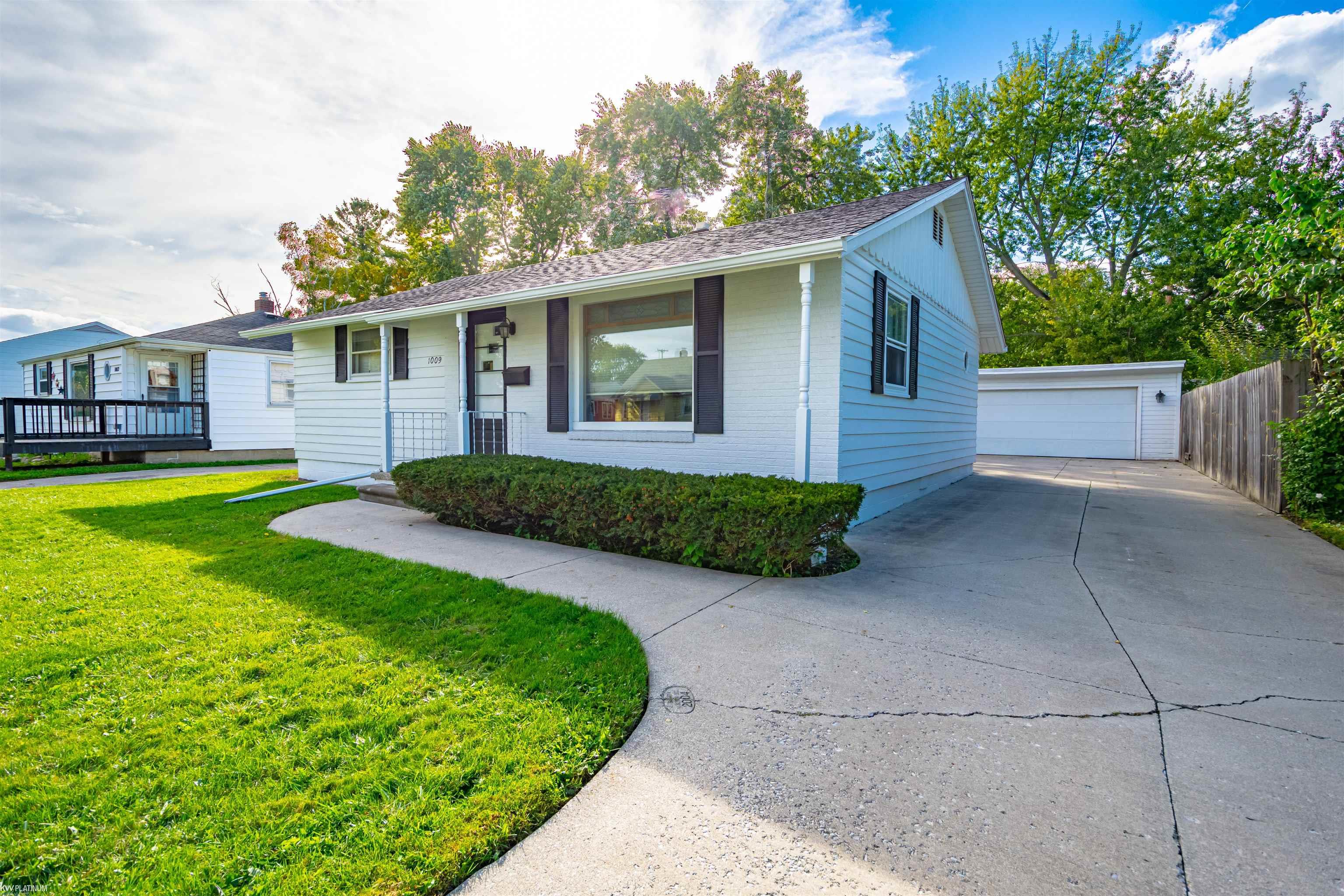 Photo 1 of Single family home for sale at 1009 16th Street, Port Huron, MI 48060 | MLS# 58050223813 | Listing updated on 2026-10-05