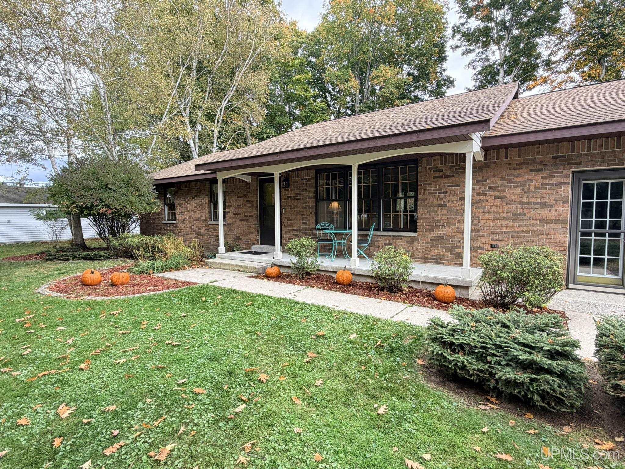 Photo 2 of Single family home for sale at 1280 N Mary St, Manistique, MI 49854 | MLS# 50223821 | Listing updated on 2026-10-07