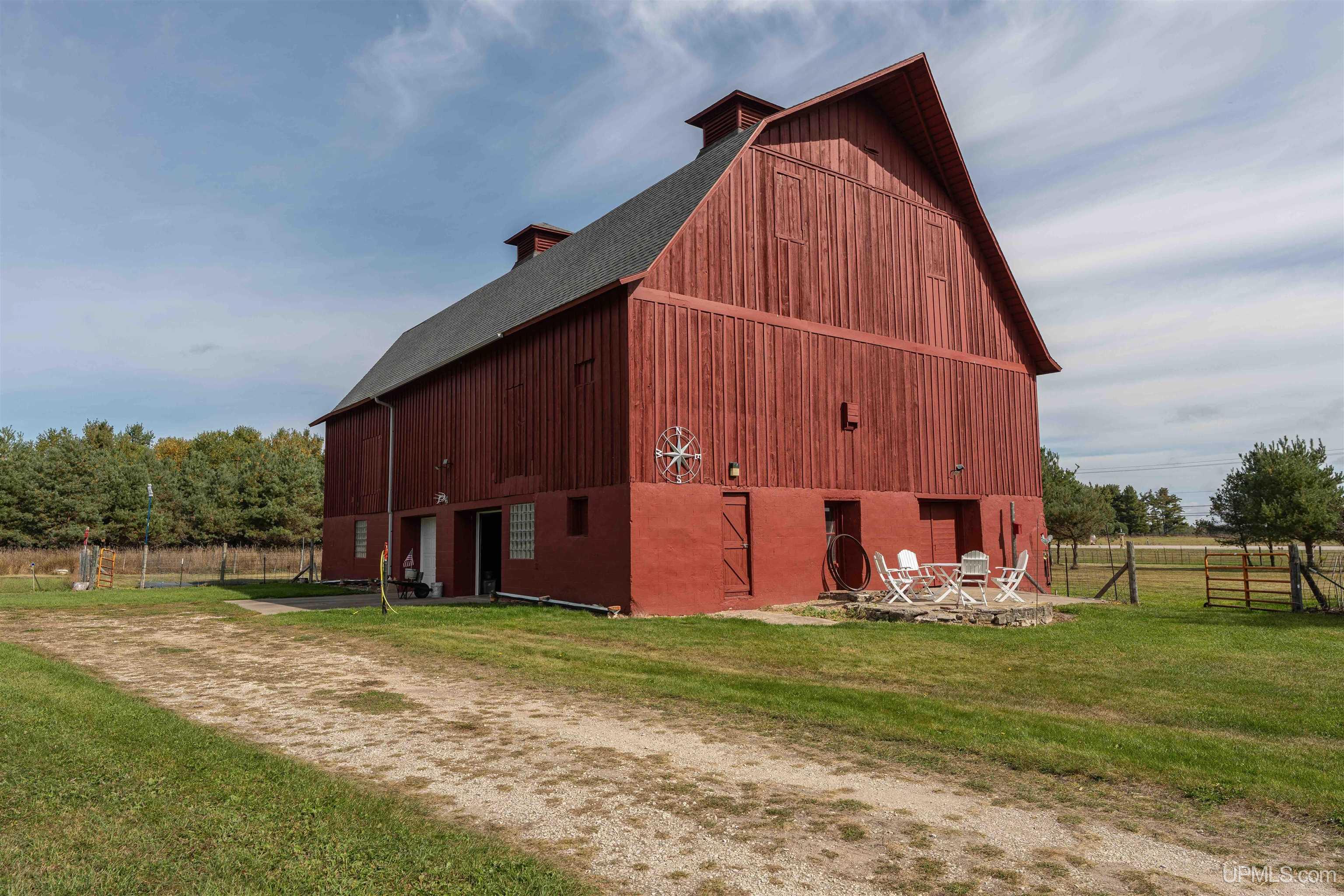 Photo 3 of Single family home for sale at 1011 N State Hwy M94, Manistique, MI 49854 | MLS# 50223822 | Listing updated on 2026-10-05
