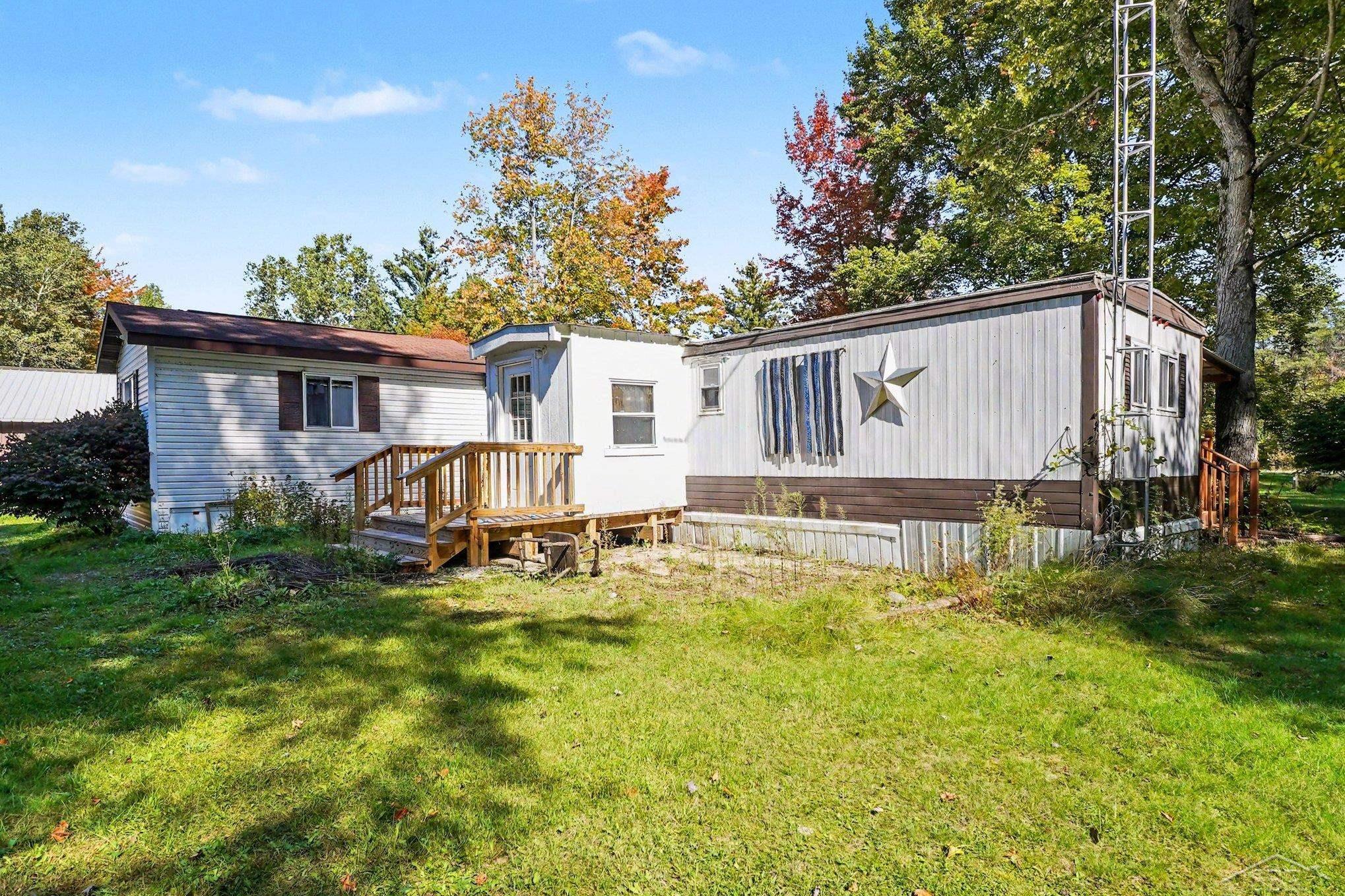 Photo 2 of Single family home for sale at 2438 S Long Rd, Beaverton, MI 48612 | MLS# 61050223824 | Listing updated on 2026-10-05