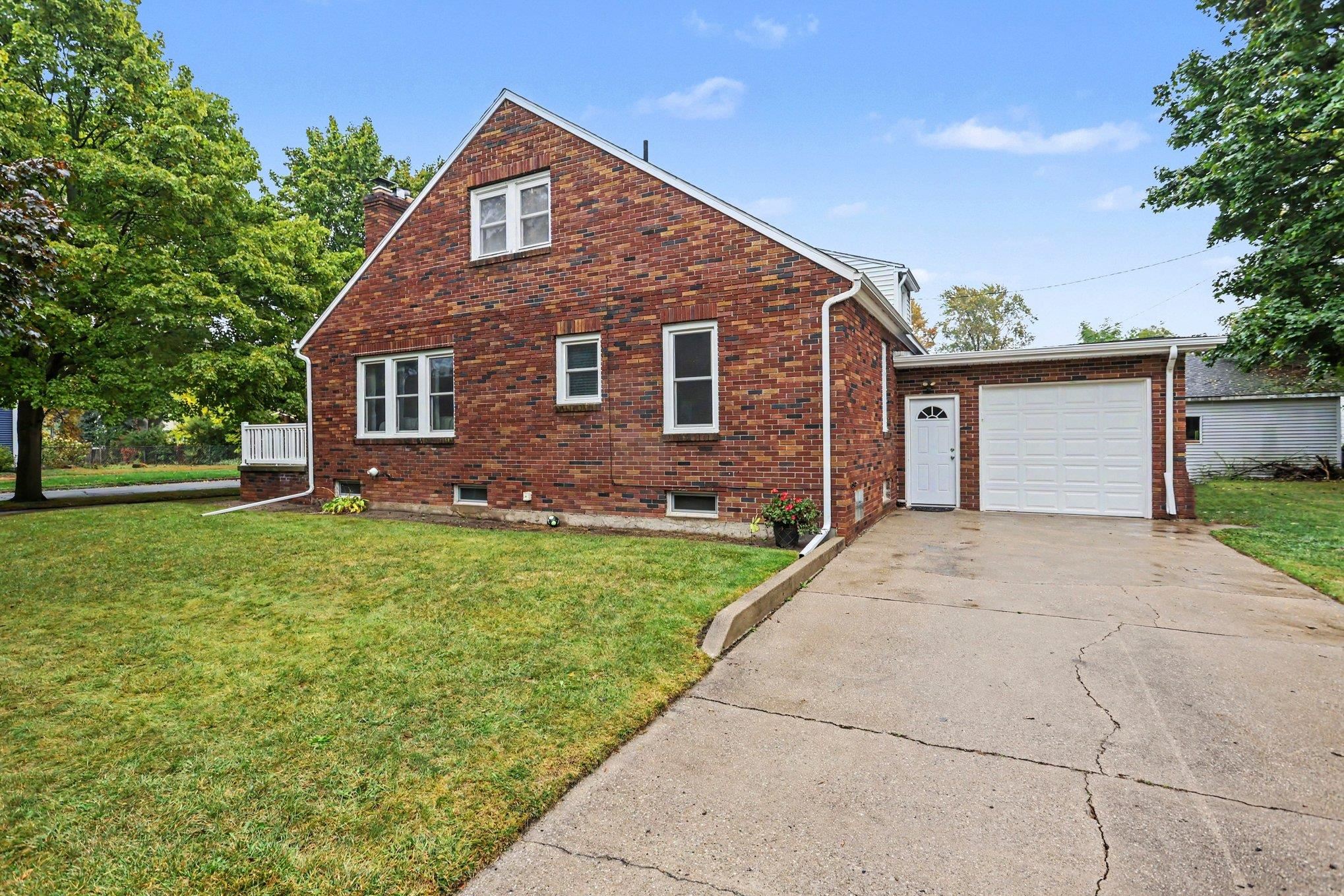 Photo 3 of Single family home for sale at 1300 Dunbar St, Essexville, MI 48732 | MLS# 50223825 | Listing updated on 2026-10-07