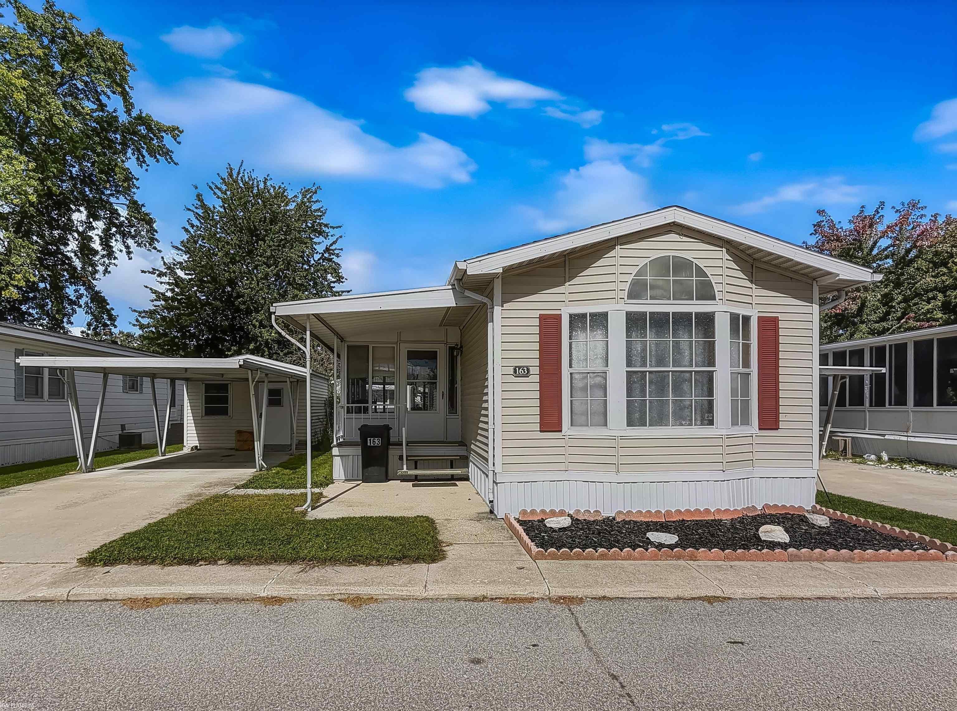 Photo 2 of Single family home for sale at 3333 Ravenswood Rd, Marysville, MI 48040 | MLS# 58050223827 | Listing updated on 2026-10-06