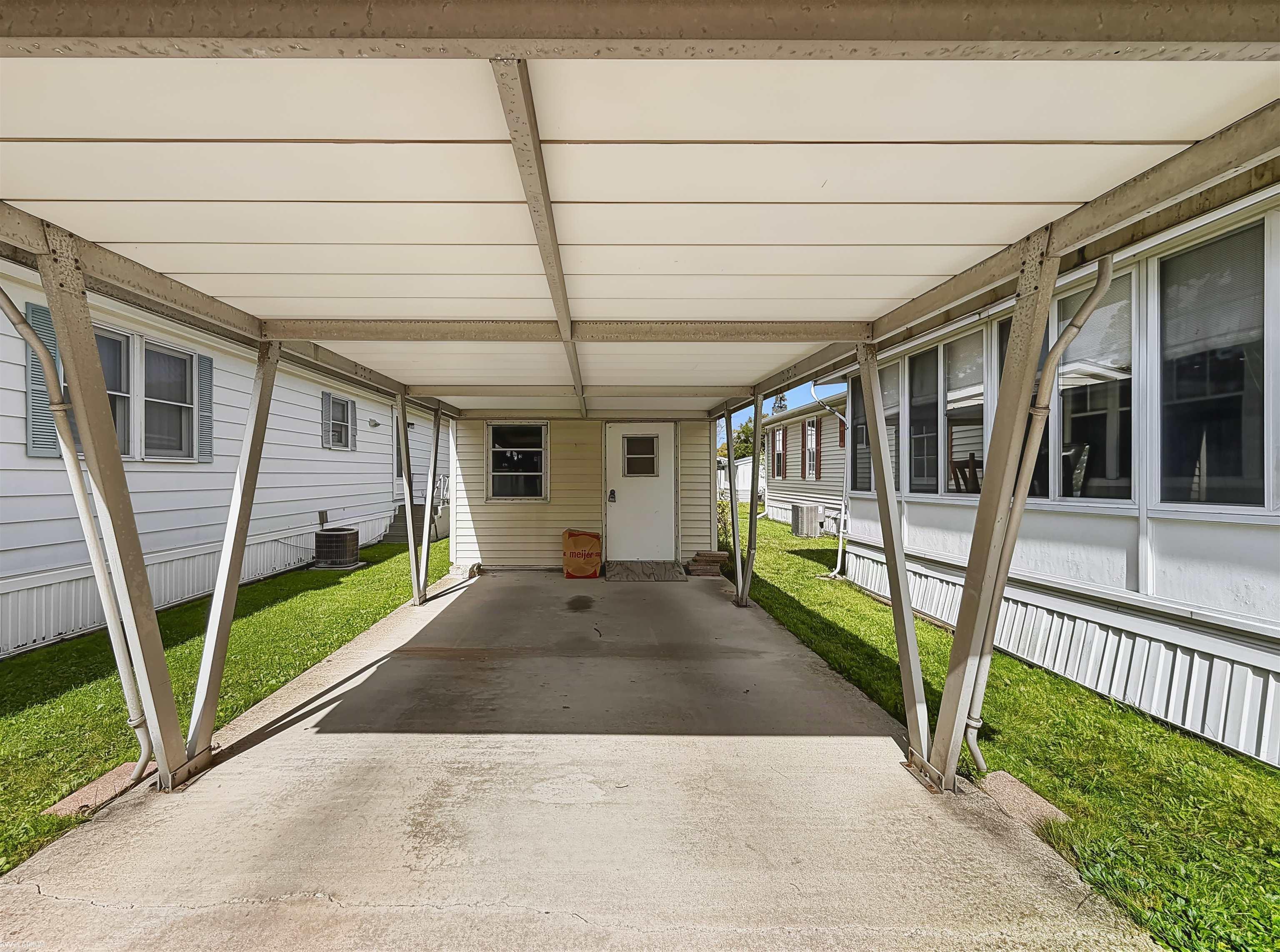 Photo 3 of Single family home for sale at 3333 Ravenswood Rd, Marysville, MI 48040 | MLS# 58050223827 | Listing updated on 2026-10-06