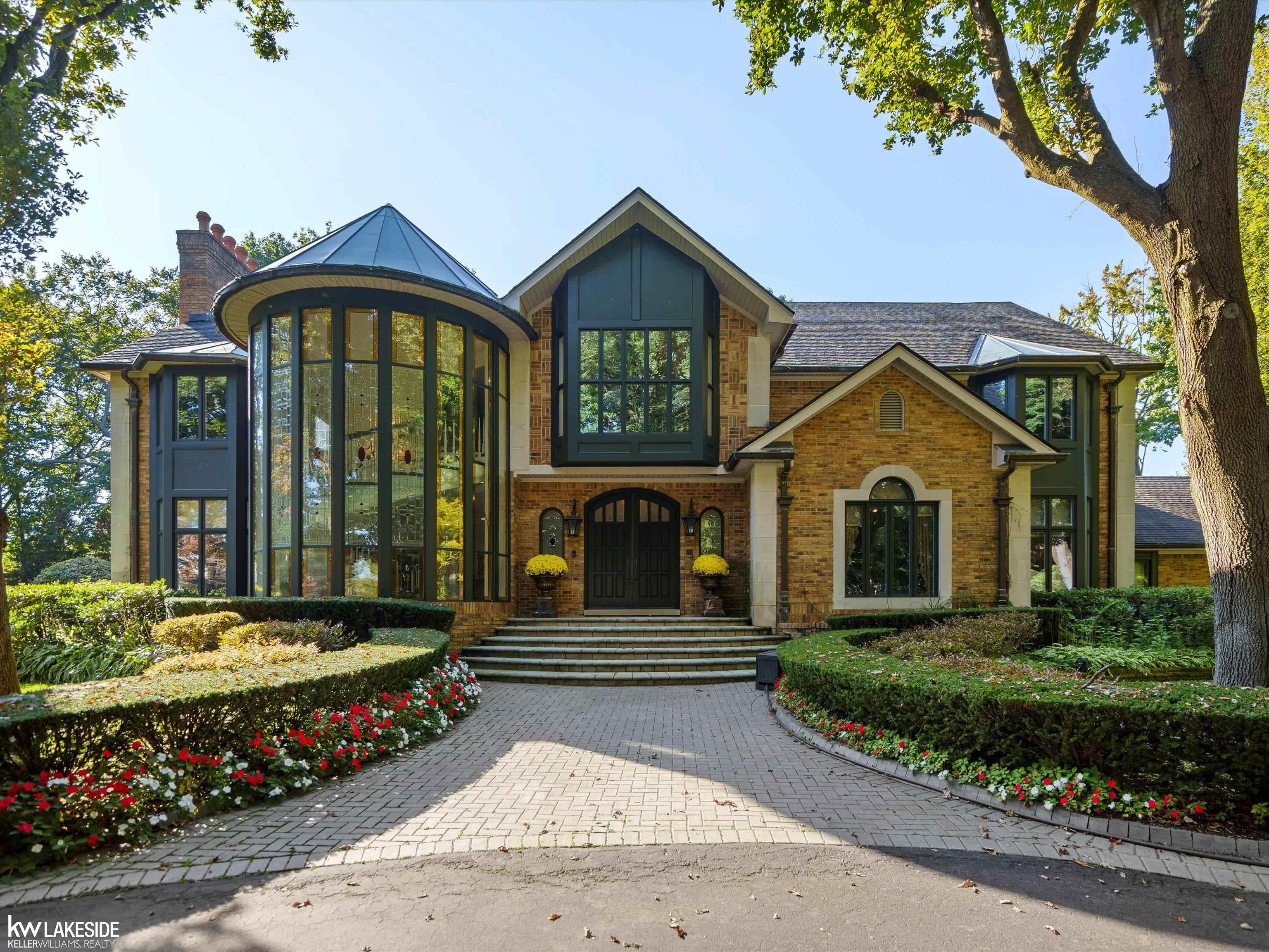 Photo 1 of Mansion for sale at 17455 Iris Cir, Clinton Township, MI 48036 | MLS# 58050223831 | Listing updated on 2026-10-05