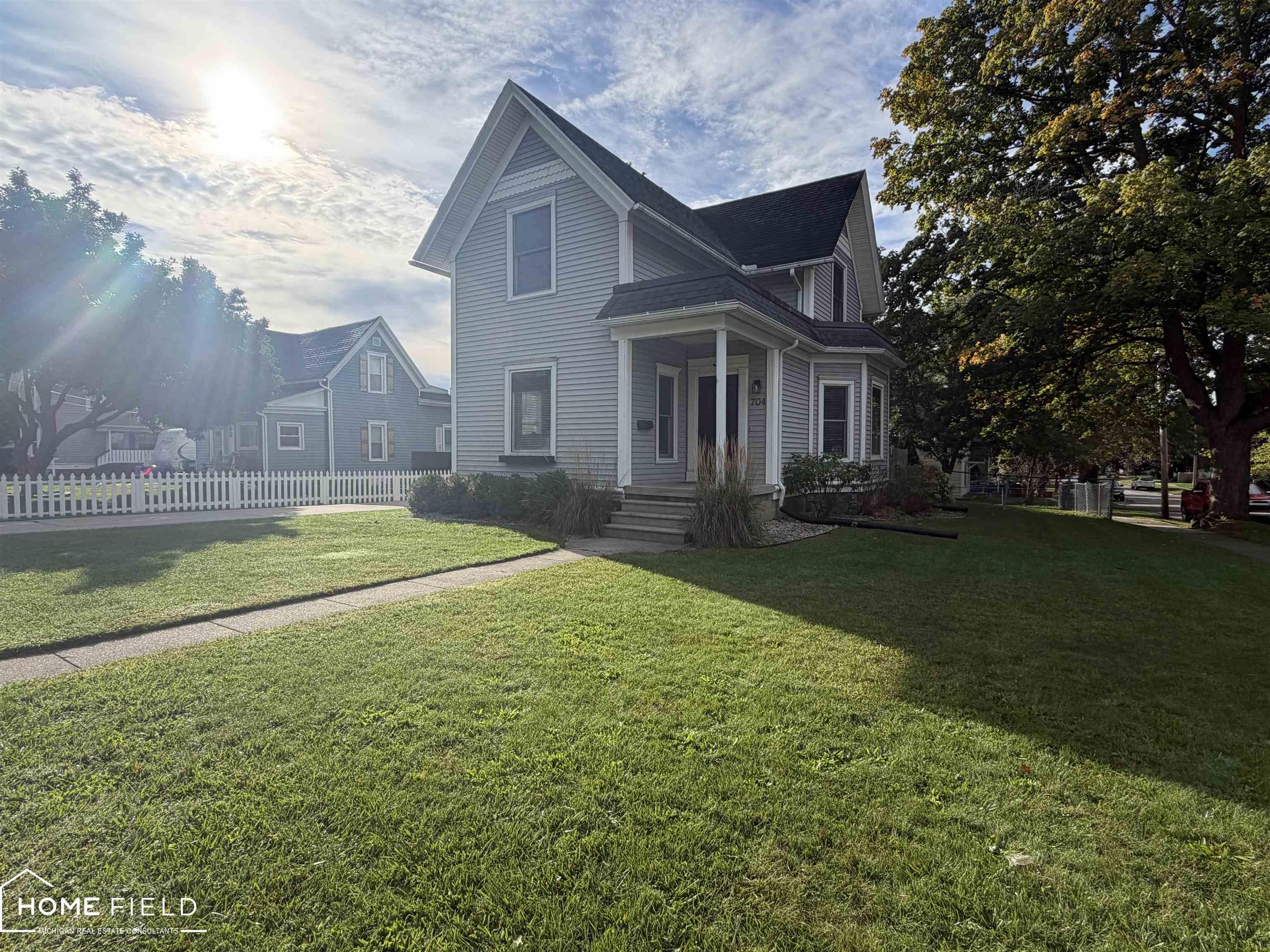 Photo 1 of Single family home for sale at 704 E Oliver St, Owosso, MI 48867 | MLS# 50223833 | Listing updated on 2026-10-05