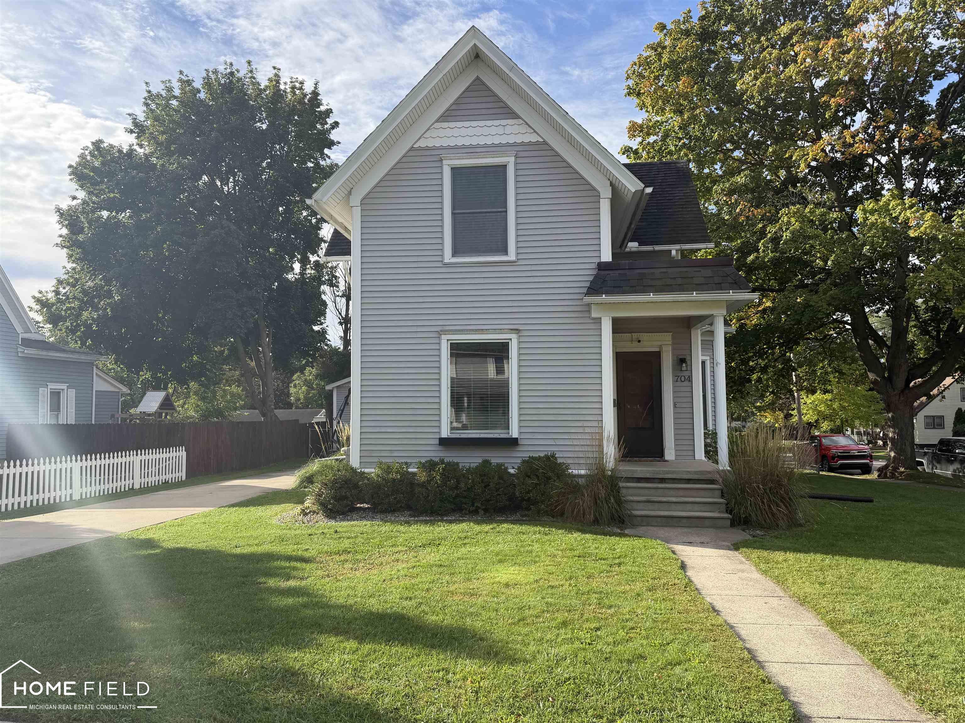 Photo 1 of Single family home for sale at 704 E Oliver St, Owosso, MI 48867 | MLS# 60050223833 | Listing updated on 2026-10-05