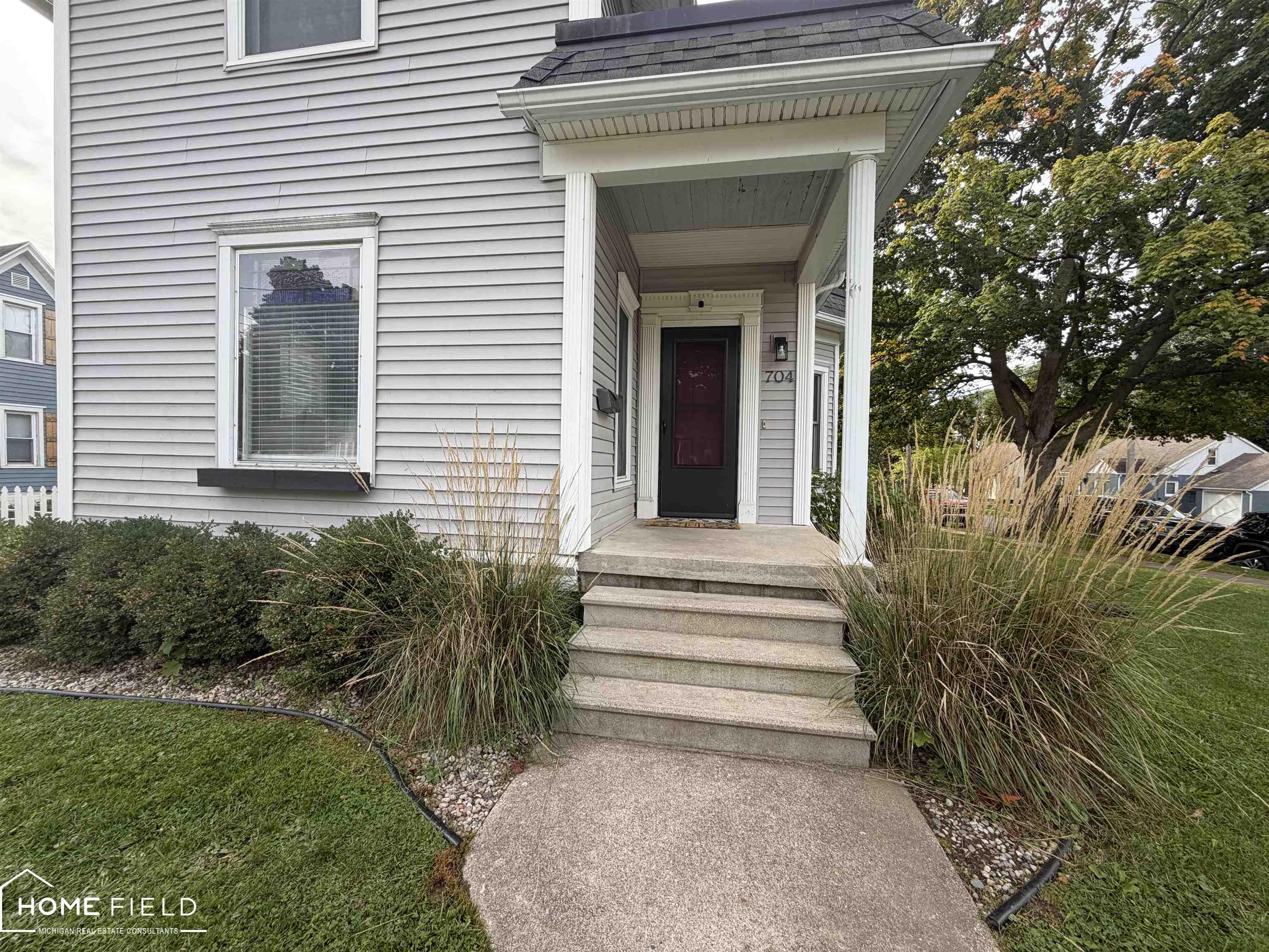 Photo 2 of Single family home for sale at 704 E Oliver St, Owosso, MI 48867 | MLS# 60050223833 | Listing updated on 2026-10-05