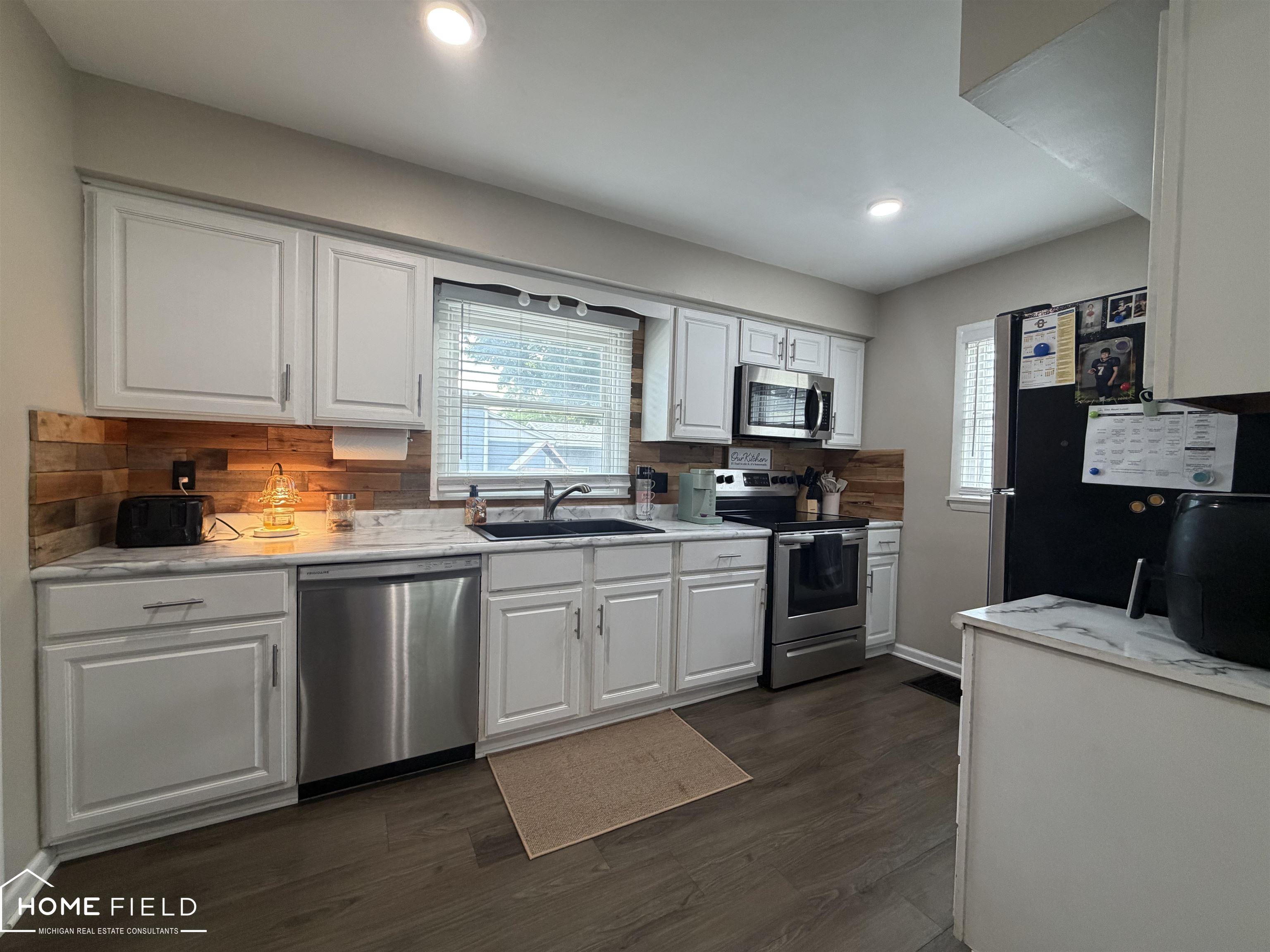 Photo 3 of Single family home for sale at 704 E Oliver St, Owosso, MI 48867 | MLS# 60050223833 | Listing updated on 2026-10-05