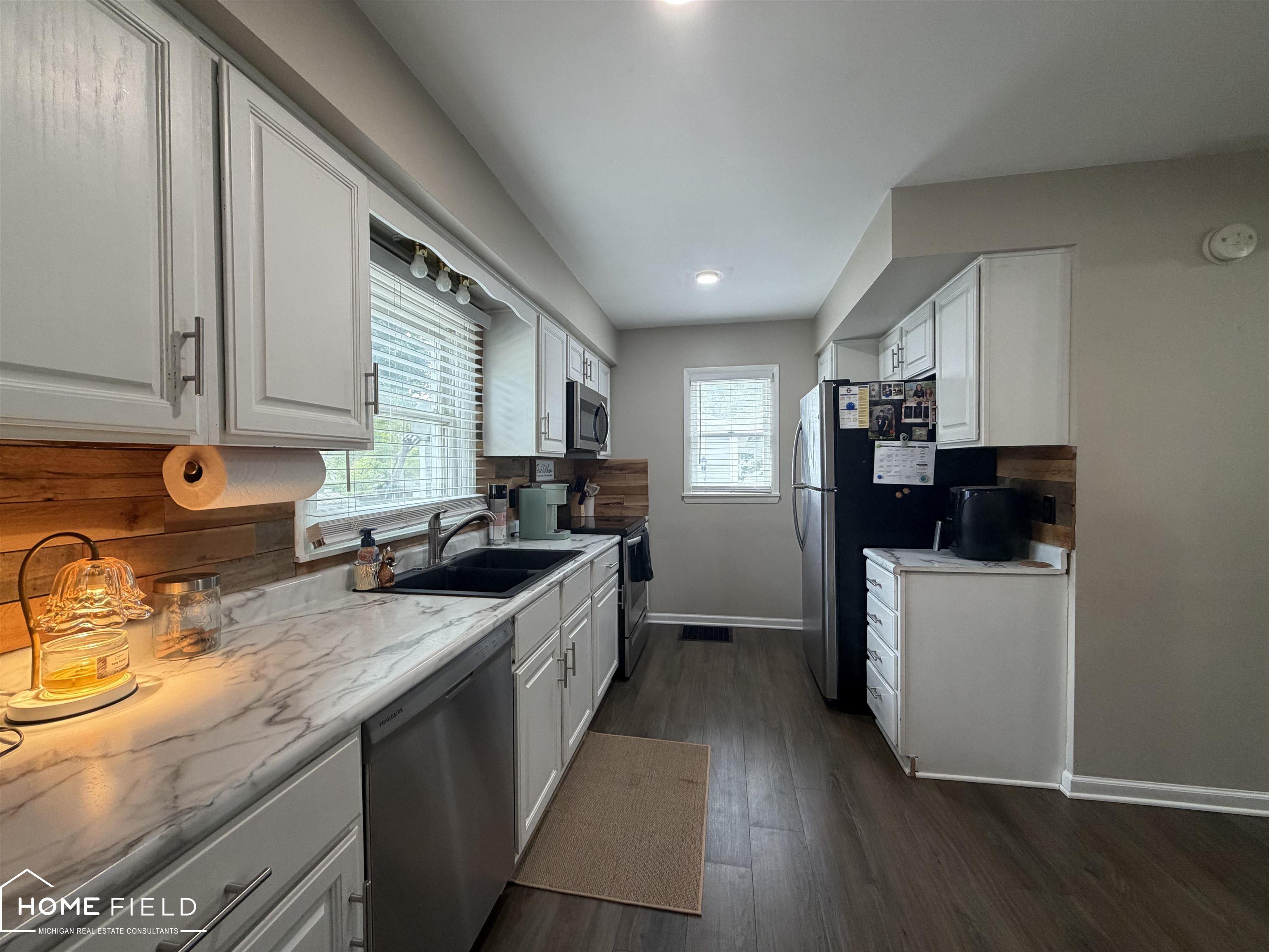 Photo 4 of Single family home for sale at 704 E Oliver St, Owosso, MI 48867 | MLS# 60050223833 | Listing updated on 2026-10-05