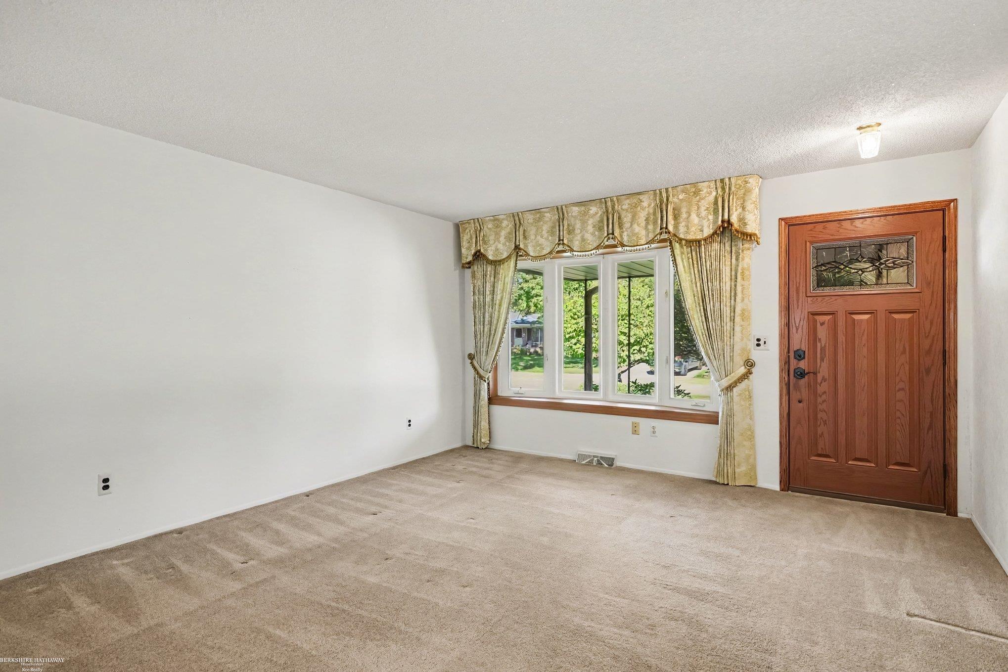 Photo 3 of Single family home for sale at 35163 Bobcean Rd, Clinton Township, MI 48035 | MLS# 58050223836 | Listing updated on 2026-10-07