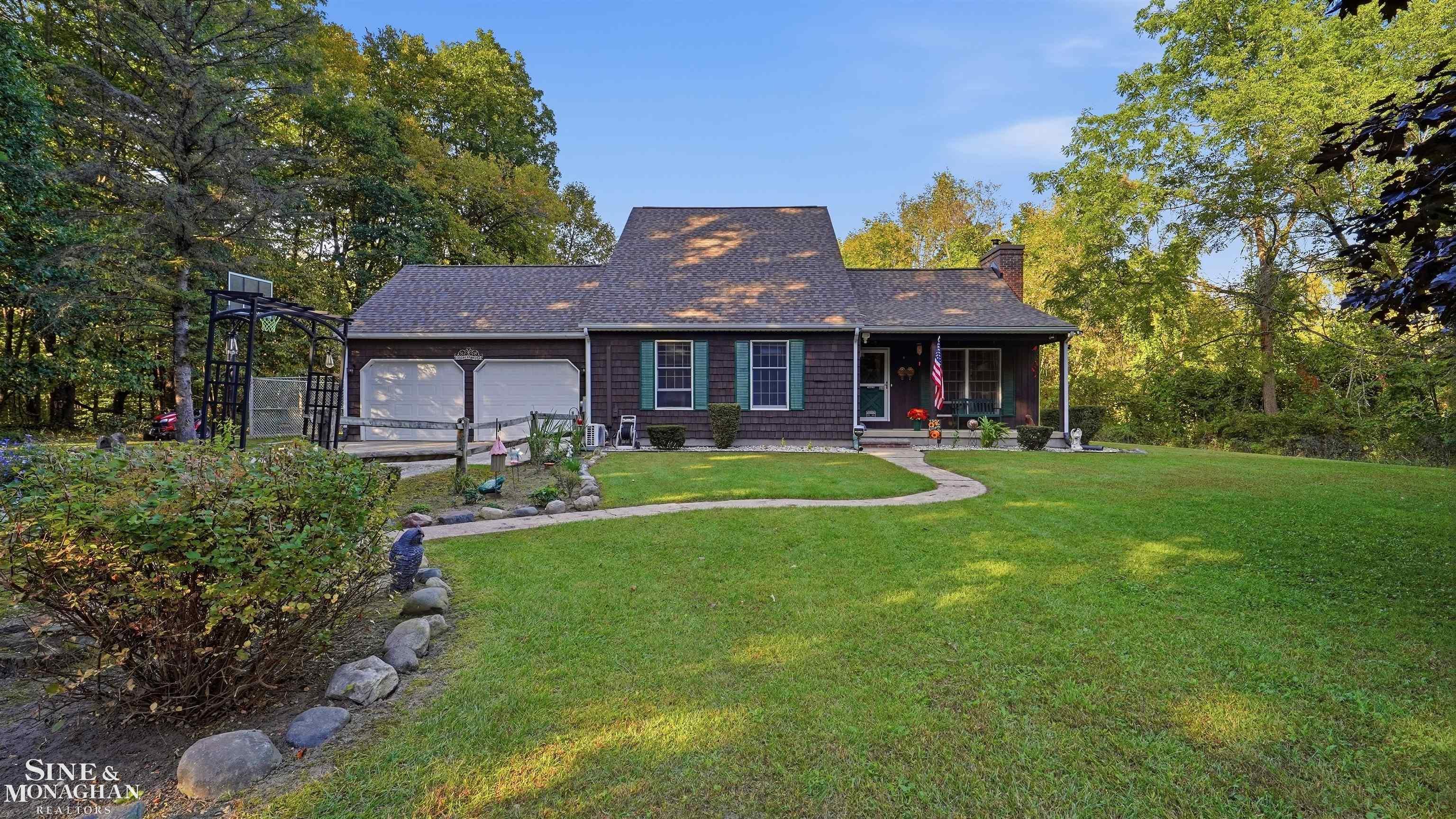 Photo 2 of Single family home for sale at 3333 Berkshire Dr, Port Huron, MI 48060 | MLS# 58050223839 | Listing updated on 2026-10-07