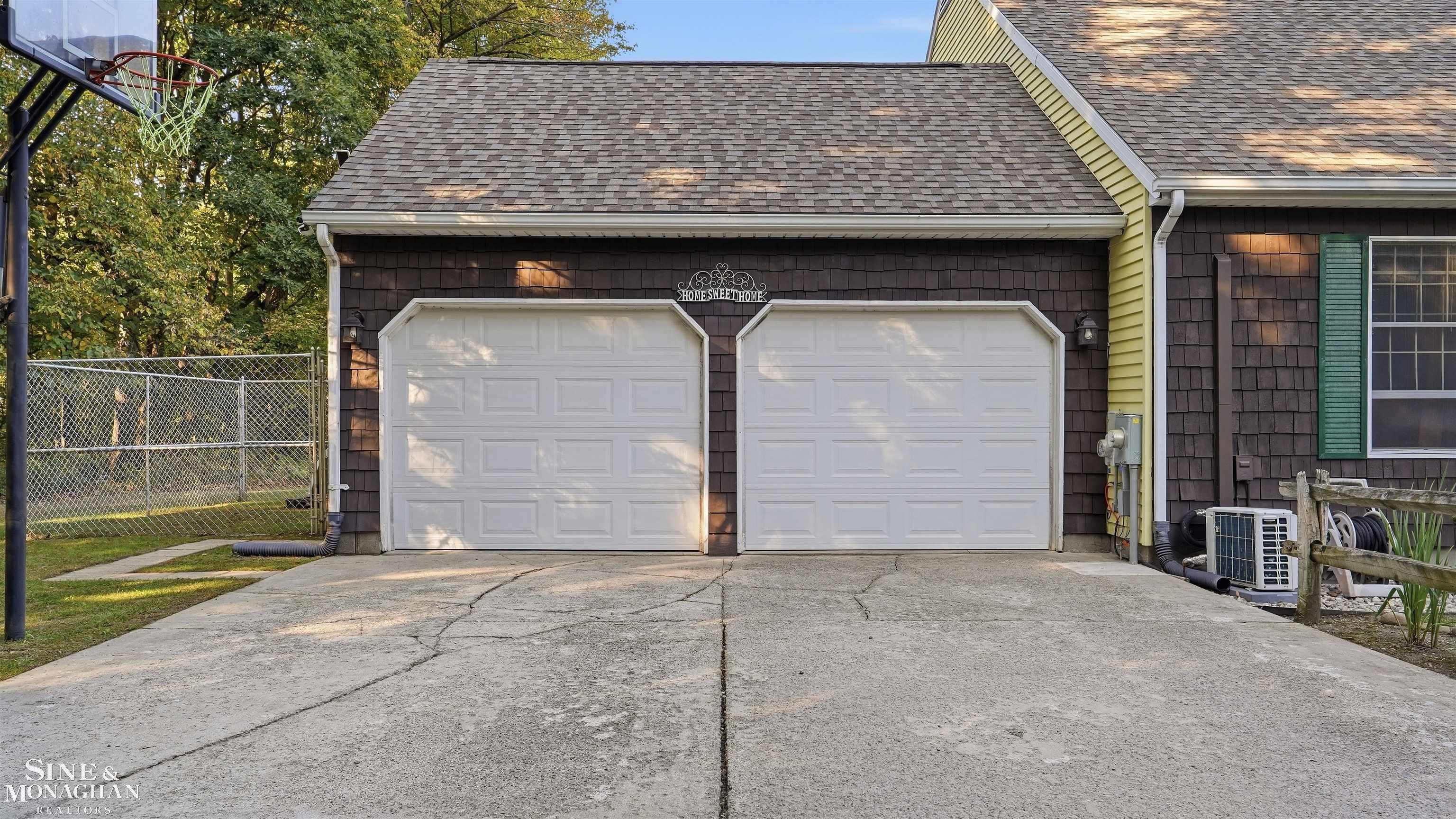 Photo 3 of Single family home for sale at 3333 Berkshire Dr, Port Huron, MI 48060 | MLS# 58050223839 | Listing updated on 2026-10-07