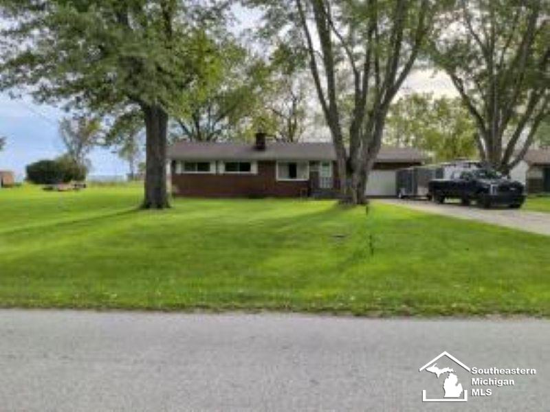 Photo 1 of Single family home for sale at 6261 Dixon Rd, Monroe, MI 48161 | MLS# 57050223843 | Listing updated on 2026-10-06