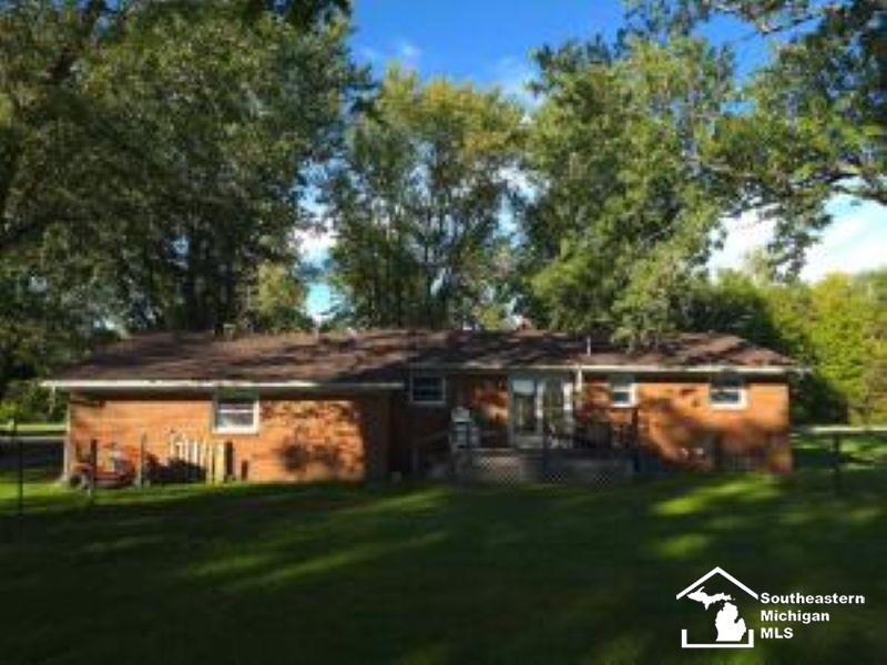 Photo 2 of Single family home for sale at 6261 Dixon Rd, Monroe, MI 48161 | MLS# 57050223843 | Listing updated on 2026-10-06