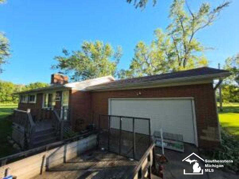 Photo 3 of Single family home for sale at 6261 Dixon Rd, Monroe, MI 48161 | MLS# 57050223843 | Listing updated on 2026-10-06