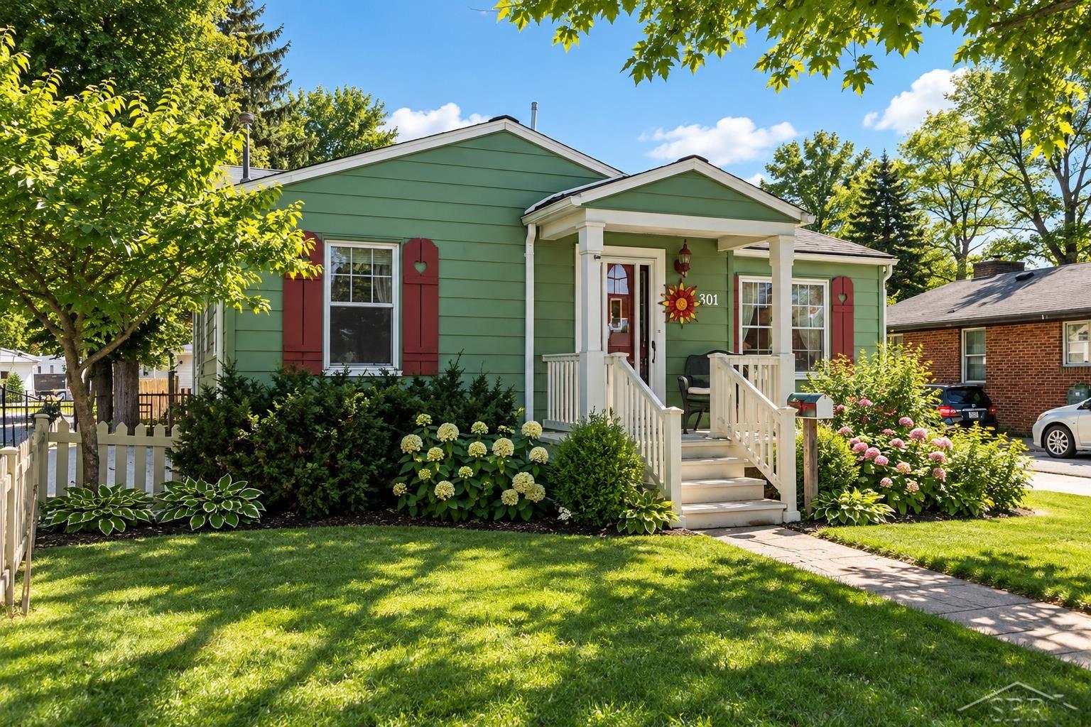 Photo 2 of Single family home for sale at 701 Scheurmann St, Essexville, MI 48732 | MLS# 61050223847 | Listing updated on 2026-10-06