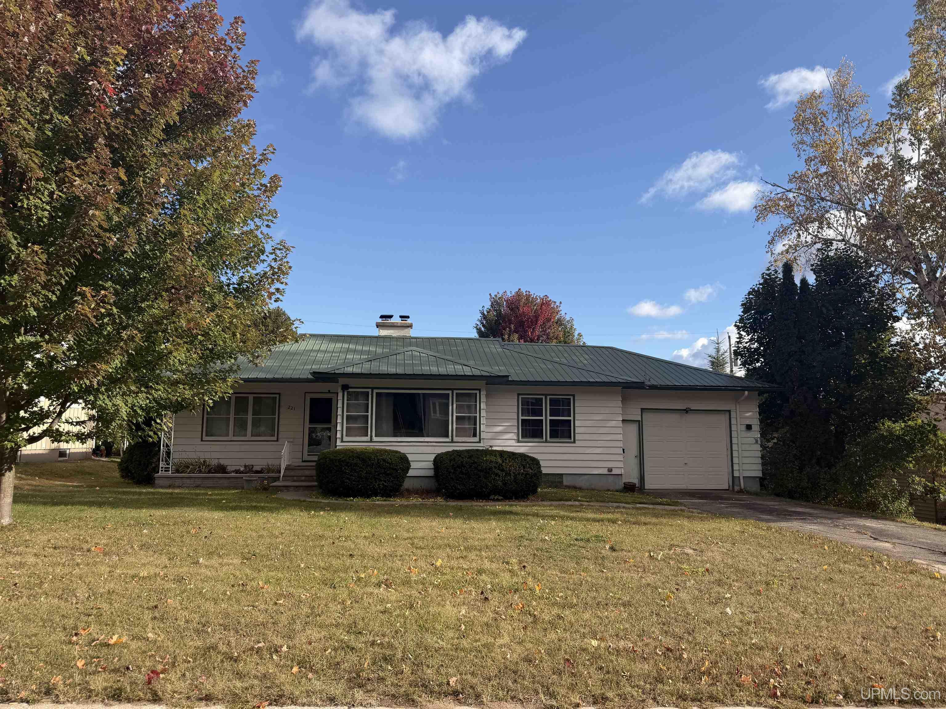 Single family home for sale at 221 E Varnum St, Munising, MI 49862 | MLS# 50223848