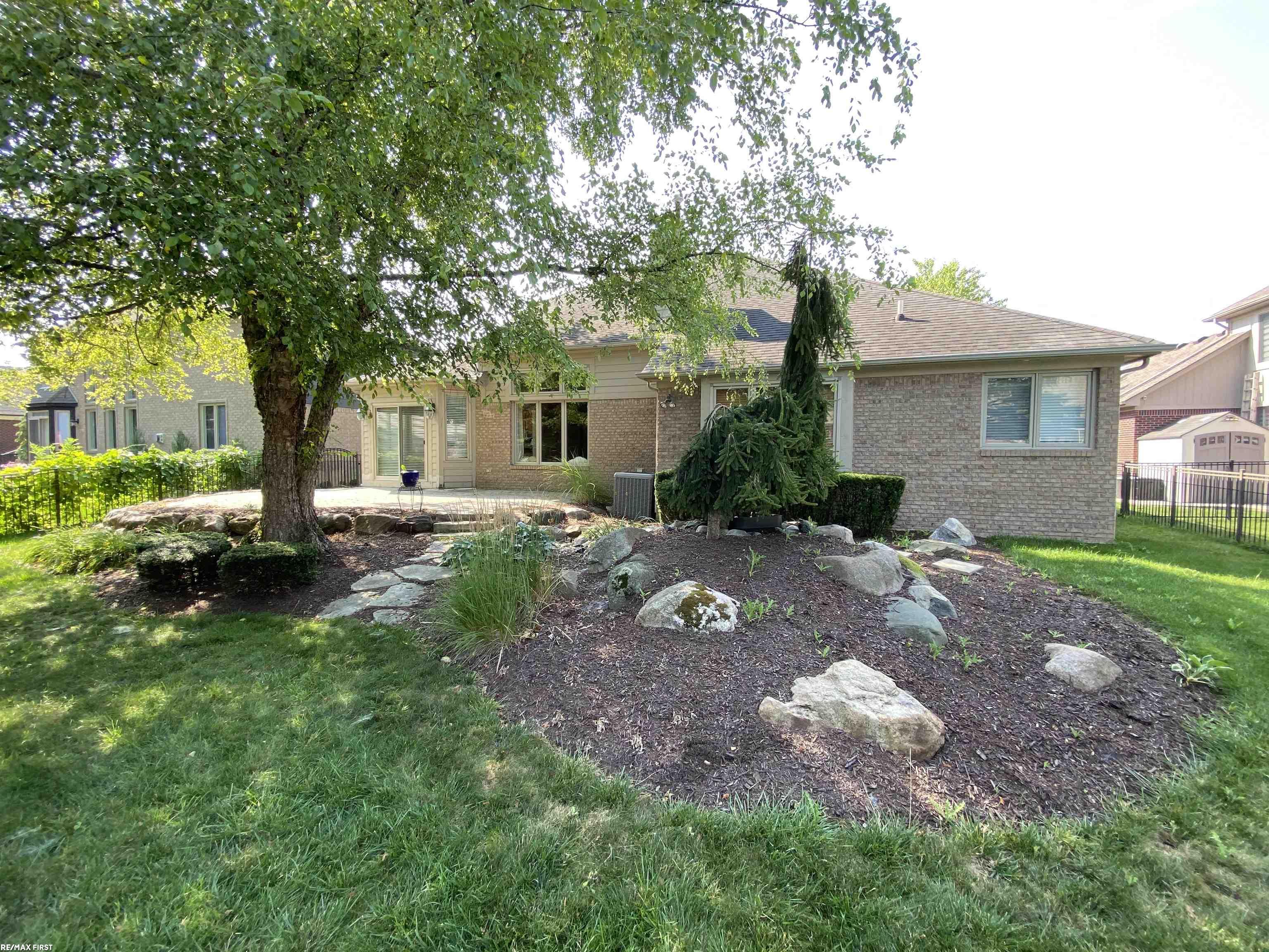 Photo 2 of Single family home for sale at 21597 Pinnacle Ct, Macomb, MI 48042 | MLS# 58050223855 | Listing updated on 2026-10-05