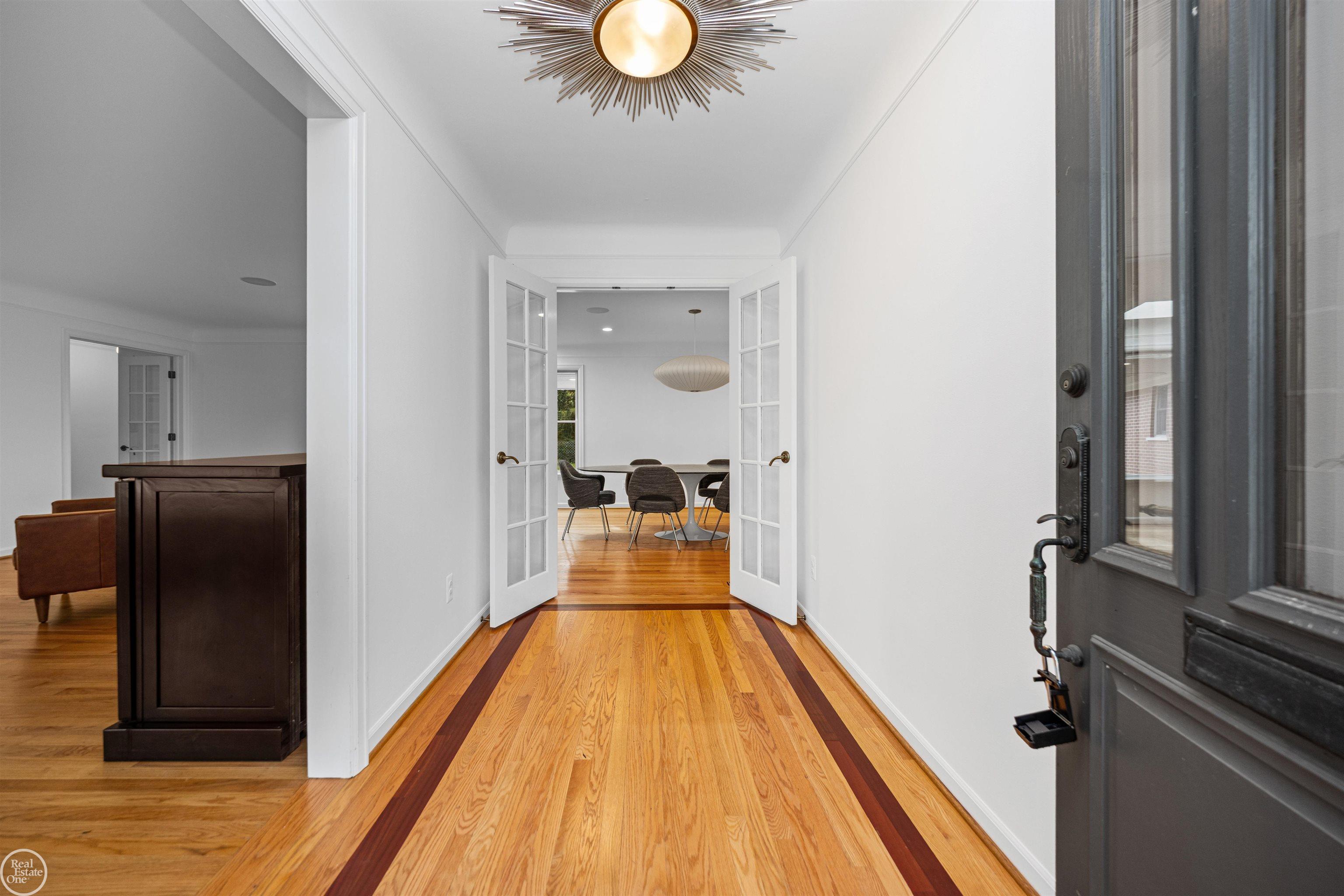 Photo 1 of Single family home for sale at 727 N Renaud Rd, Grosse Pointe Woods, MI 48236 | MLS# 58050223857 | Listing updated on 2026-10-05