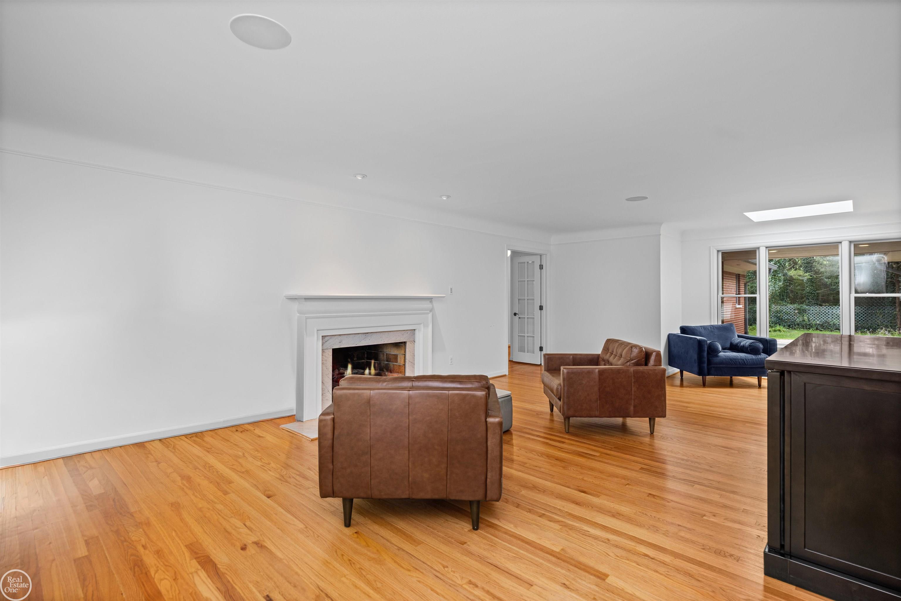 Photo 2 of Single family home for sale at 727 N Renaud Rd, Grosse Pointe Woods, MI 48236 | MLS# 58050223857 | Listing updated on 2026-10-05