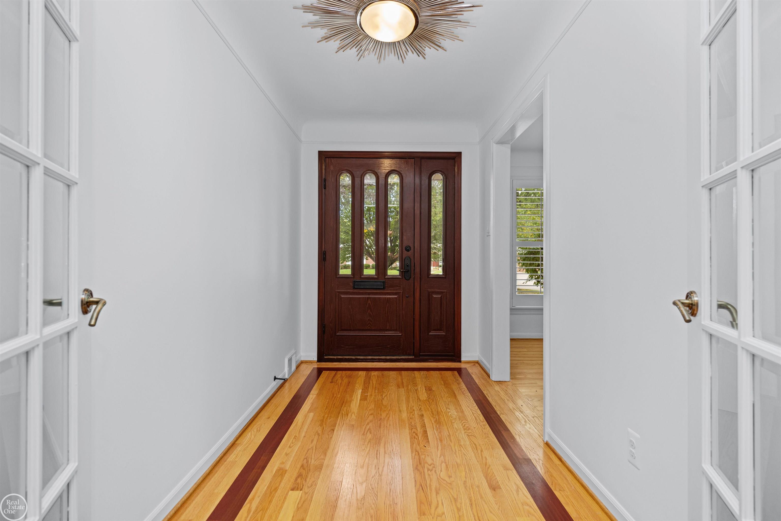 Photo 3 of Single family home for sale at 727 N Renaud Rd, Grosse Pointe Woods, MI 48236 | MLS# 58050223857 | Listing updated on 2026-10-05