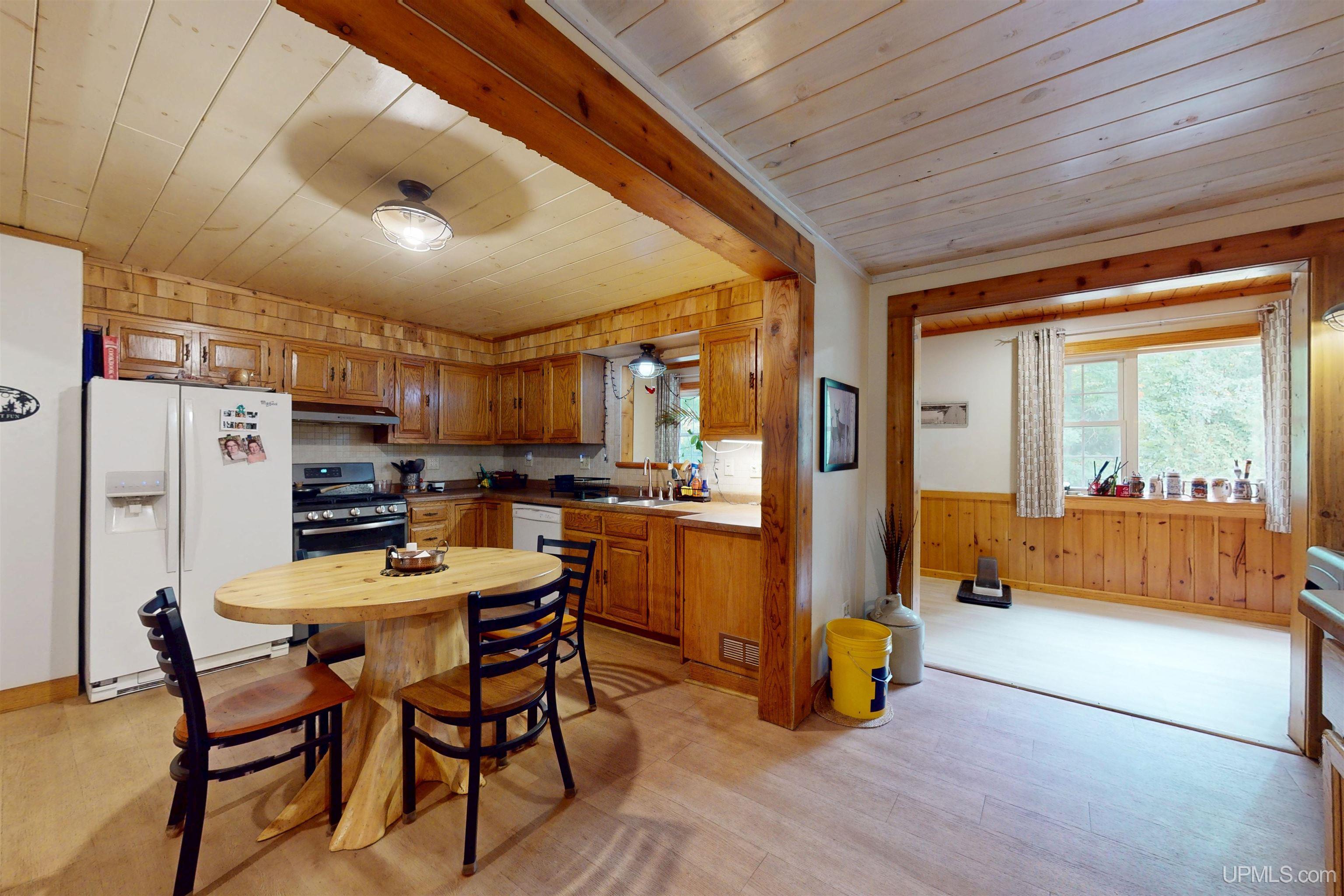 Photo 2 of Single family home for sale at 1260 N Vandenboom Ave, Marquette, MI 49855 | MLS# 50223859 | Listing updated on 2026-10-06