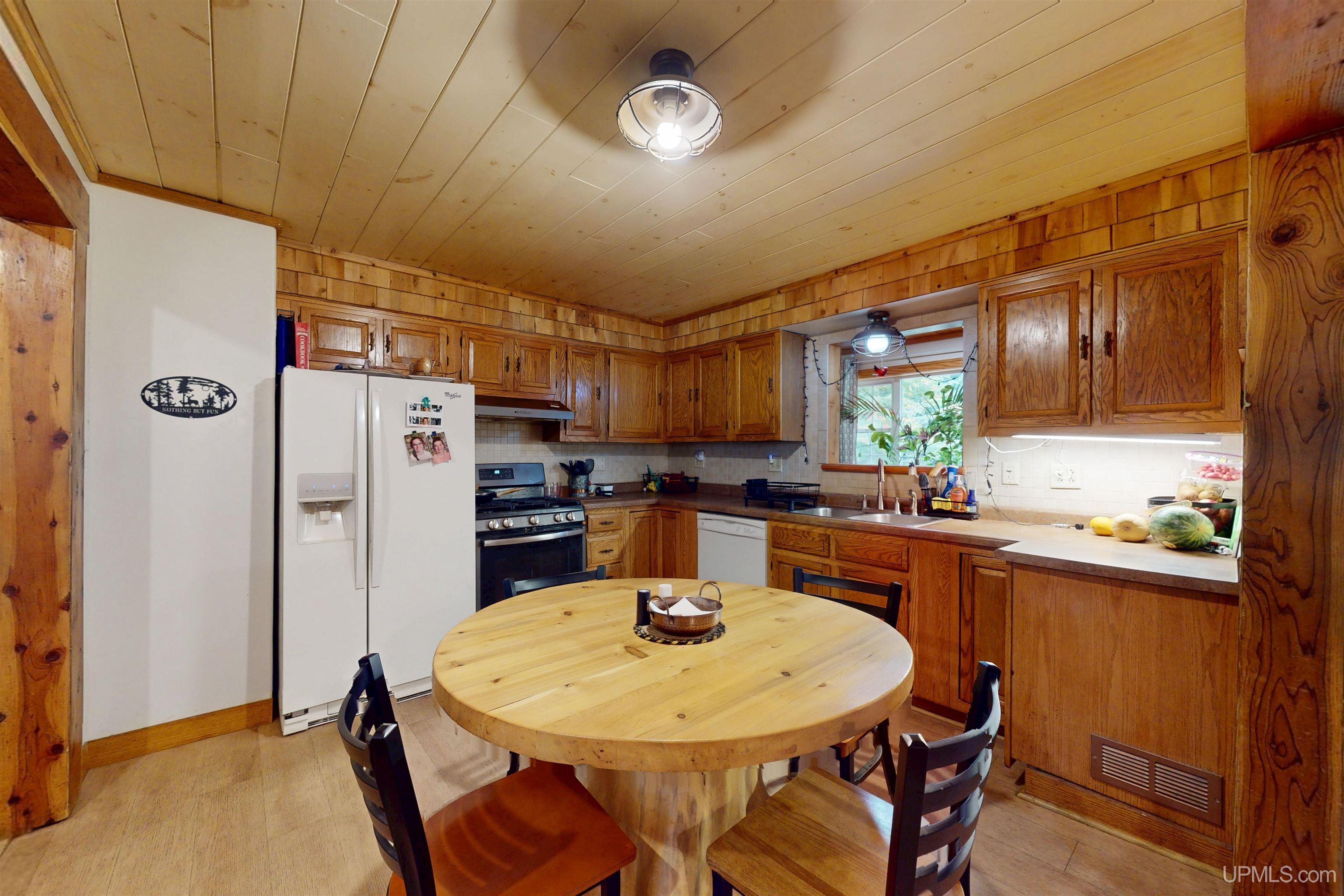 Photo 3 of Single family home for sale at 1260 N Vandenboom Ave, Marquette, MI 49855 | MLS# 50223859 | Listing updated on 2026-10-06