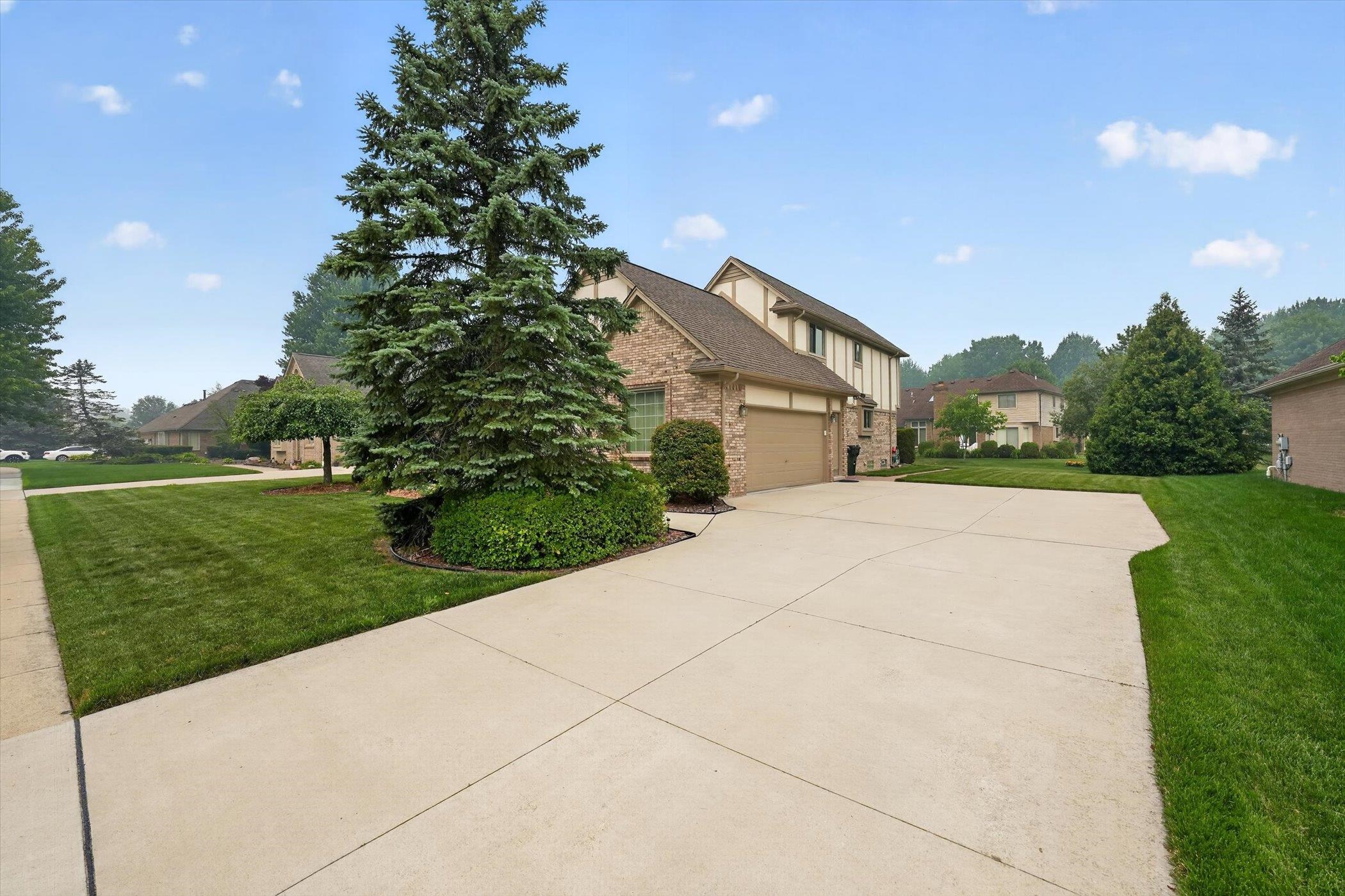 Photo 3 of Single family home for sale at 4379 Chablis Dr, Sterling Heights, MI 48314 | MLS# 58050223876 | Listing updated on 2026-10-05