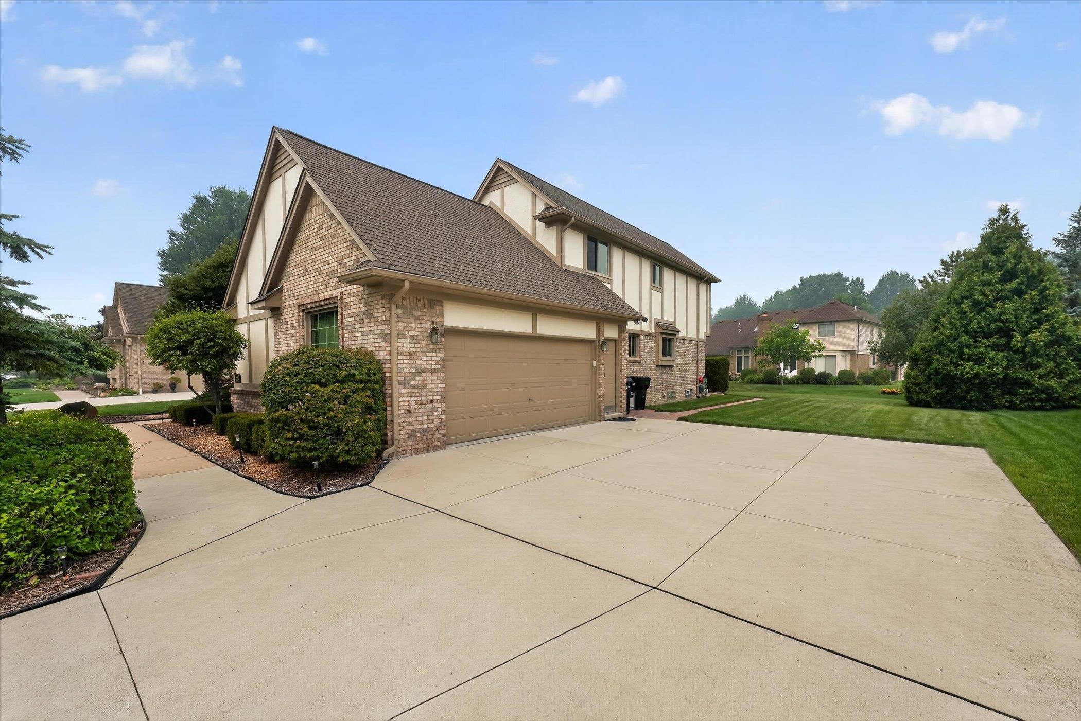 Photo 4 of Single family home for sale at 4379 Chablis Dr, Sterling Heights, MI 48314 | MLS# 58050223876 | Listing updated on 2026-10-05
